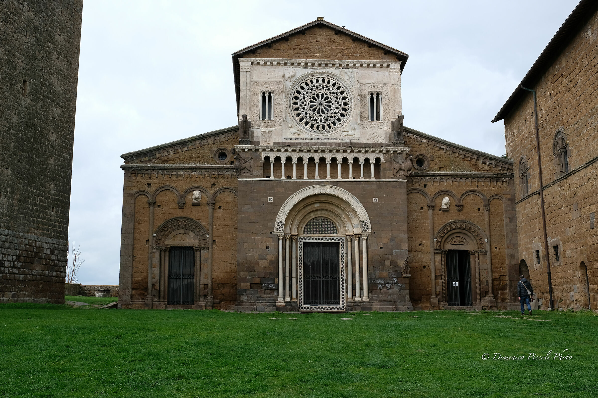 Tuscania-Basilica di S.Pietro-esterni....