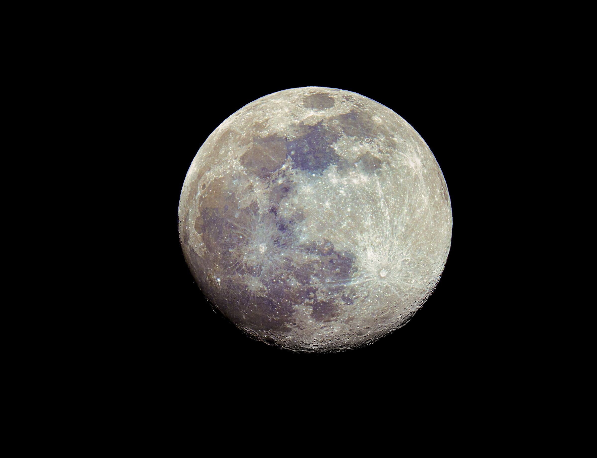 Близкая фотография Луны