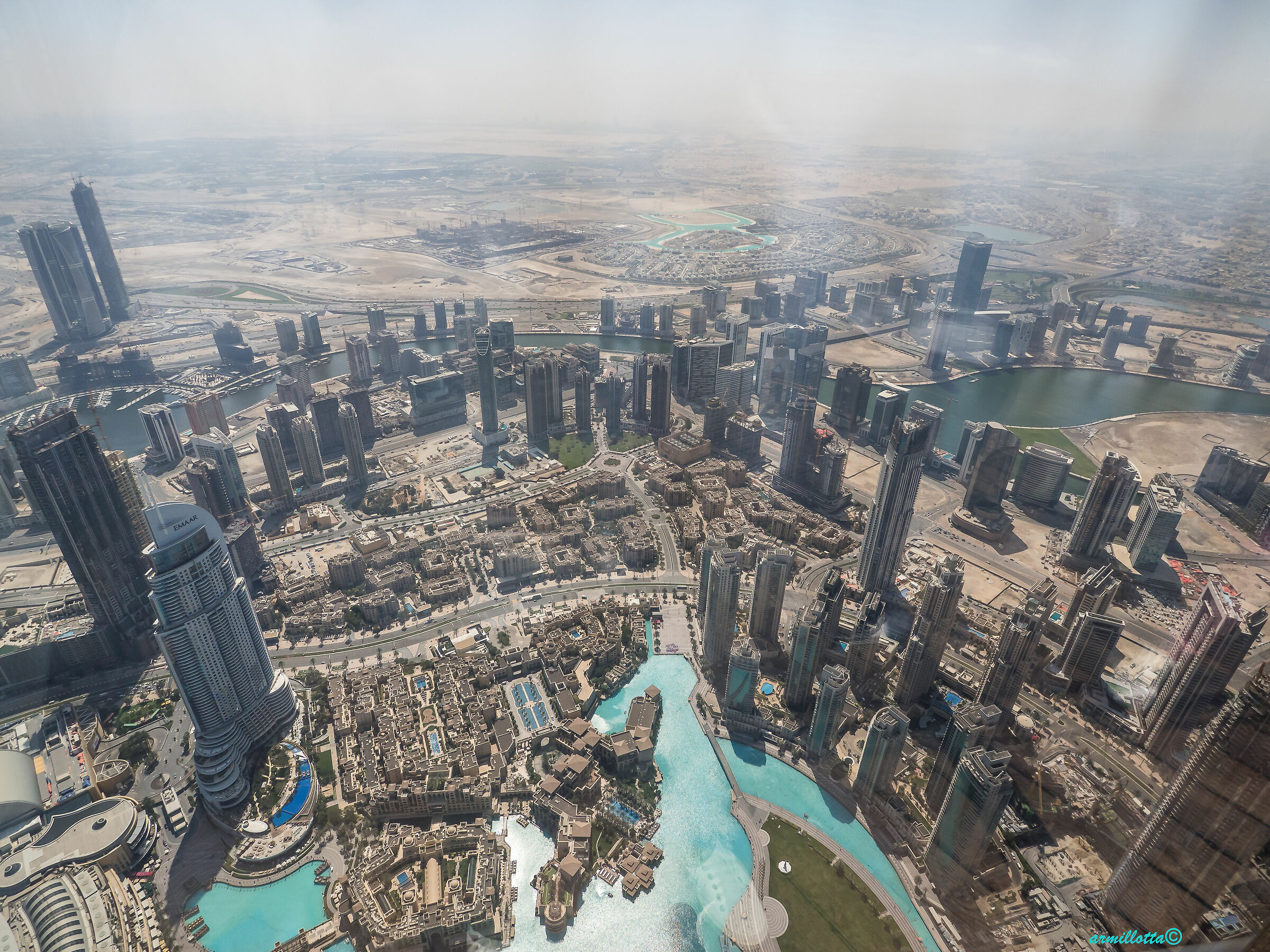 Skyline Dubai from the 830 meters of the Burj Khalifa...