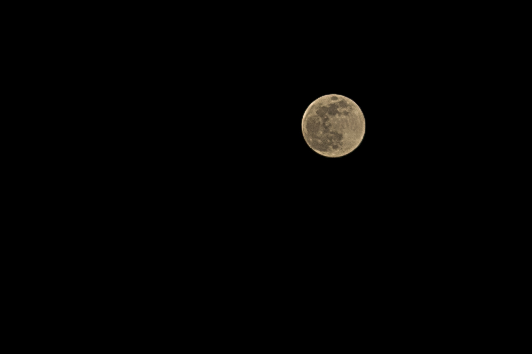 Luna 07/04/2020 d3400 50mm f/1.8 1/3200sec iso 100...