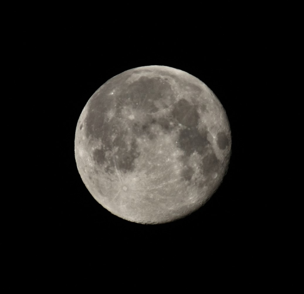 Moon 09. 04. 2020...