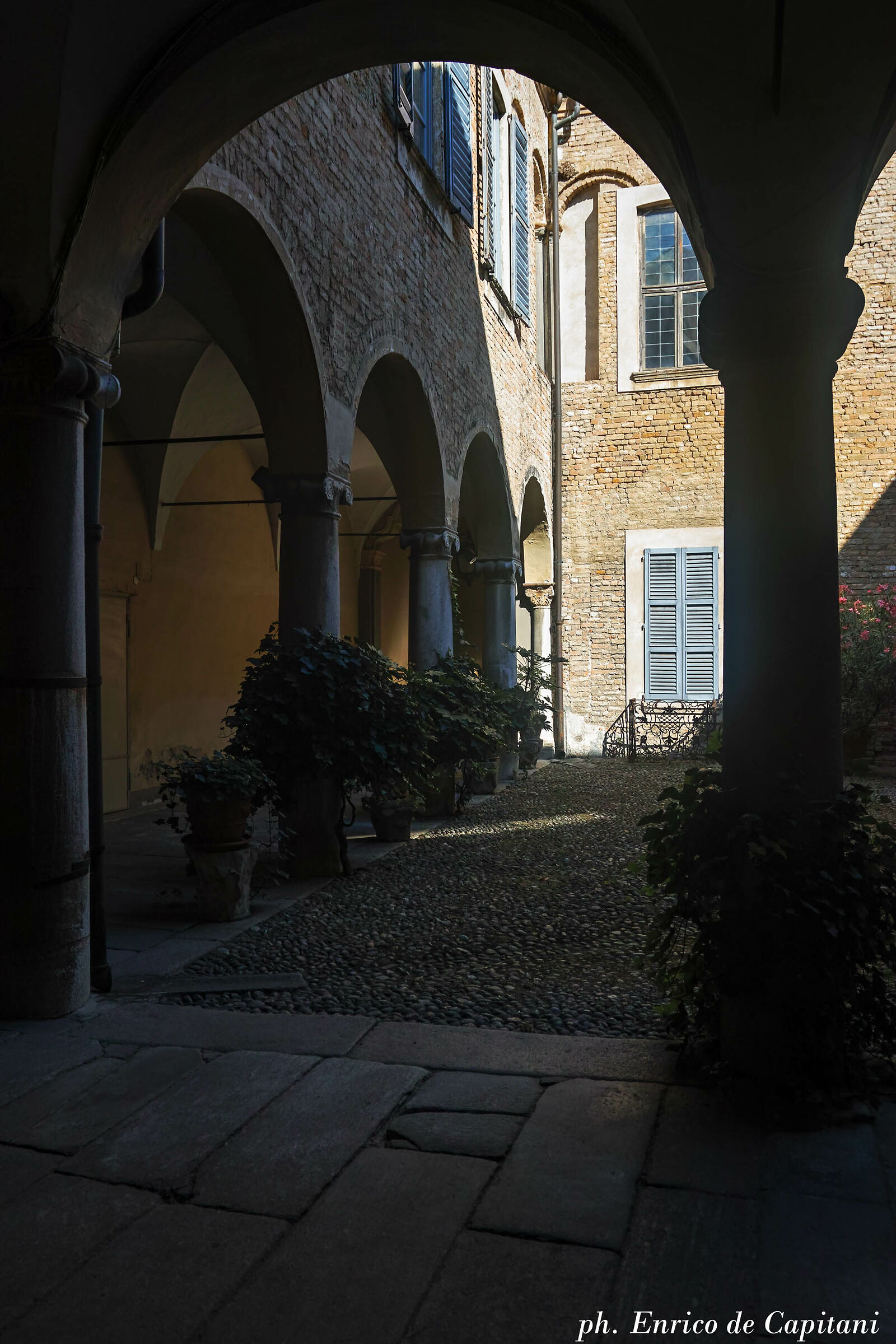 Palazzo Mozzanica, cortile interno...