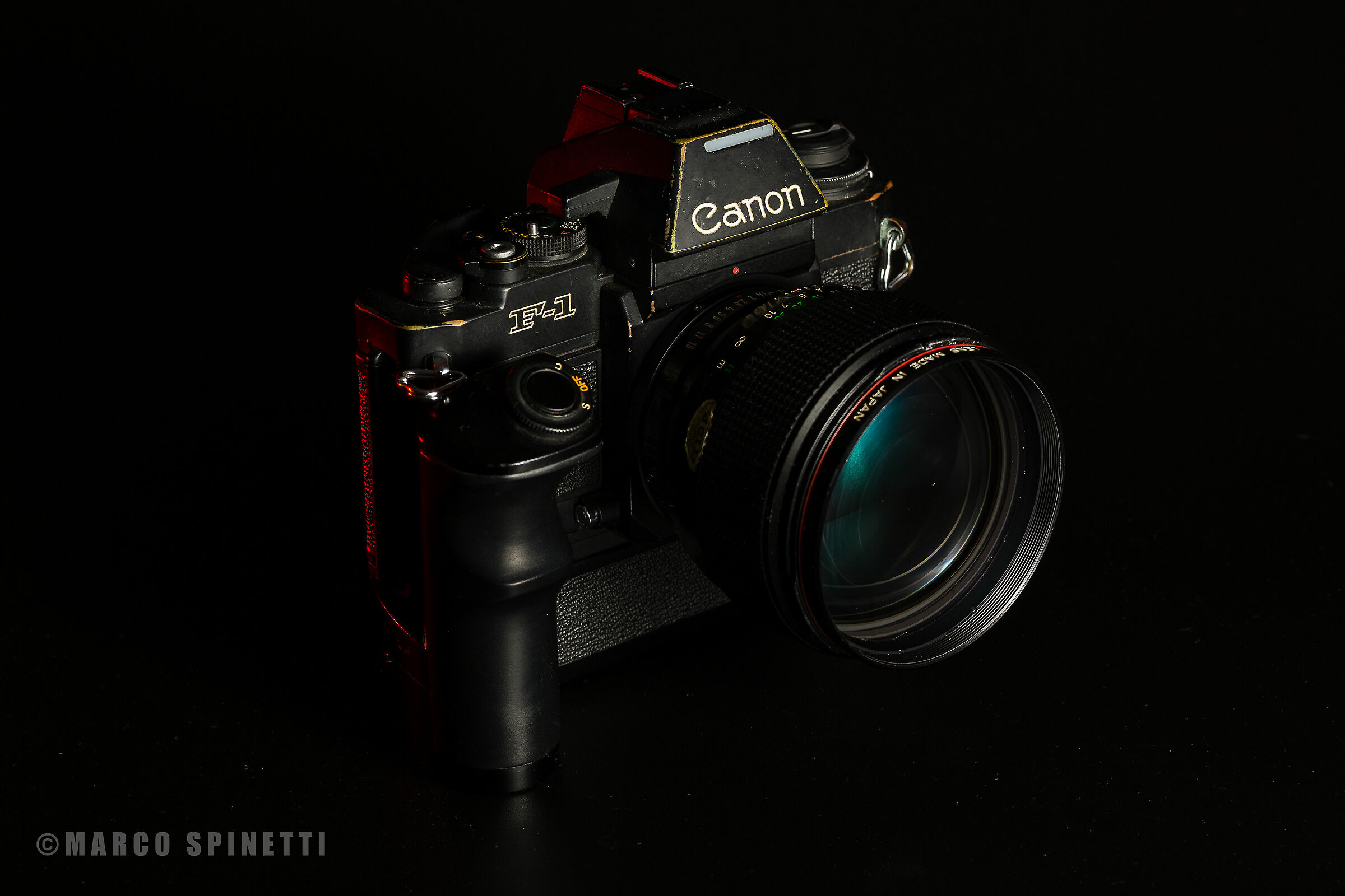 Speedlight trials ... Canon F1 New ...
