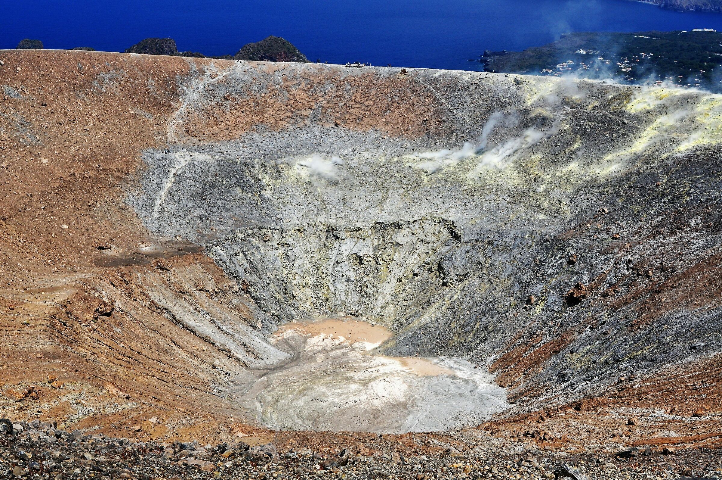 Il cratere del Vulcano a Vulcano (Eolie)...