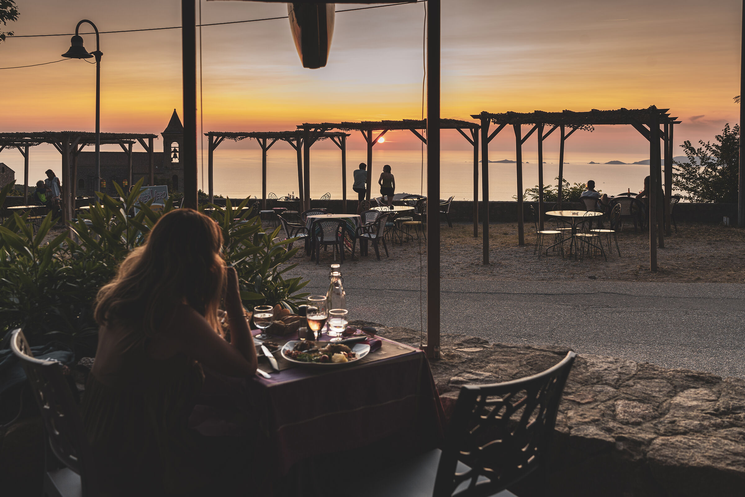 Isole Sanguinarie, tramonto e cena interrotta...