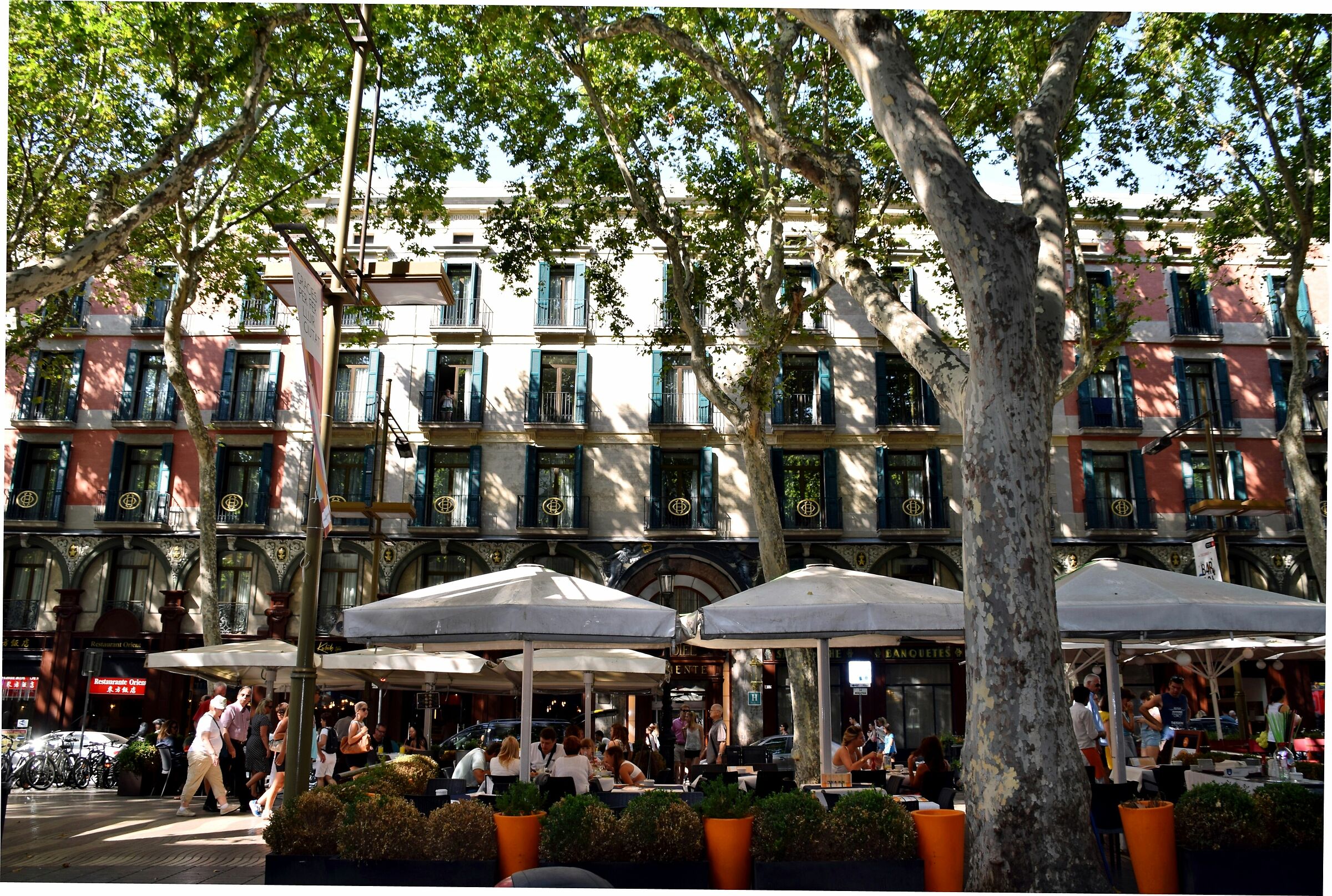 A carefree day on the Rambla!...
