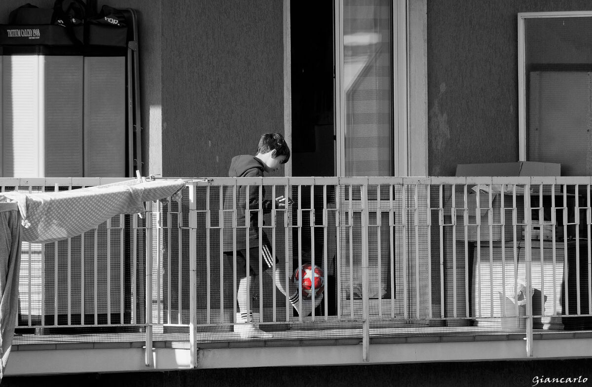 2 sequence here they are on the balconies...