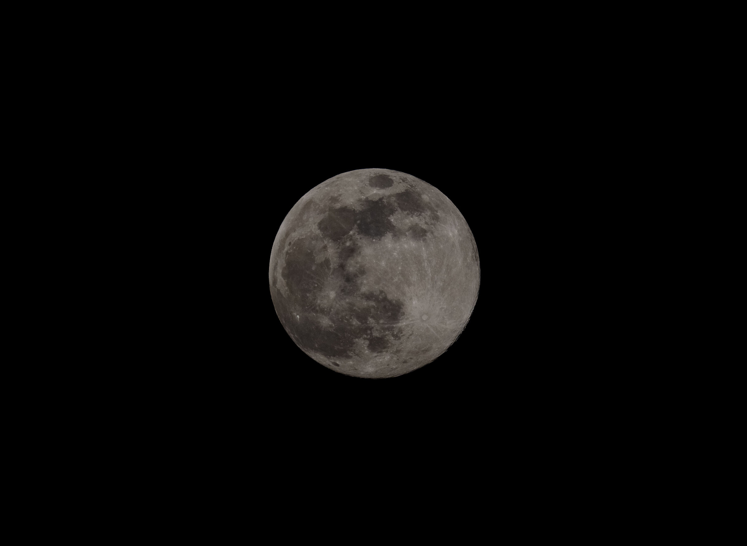 the light side of the moon, (super-moon 04/08/2020)...