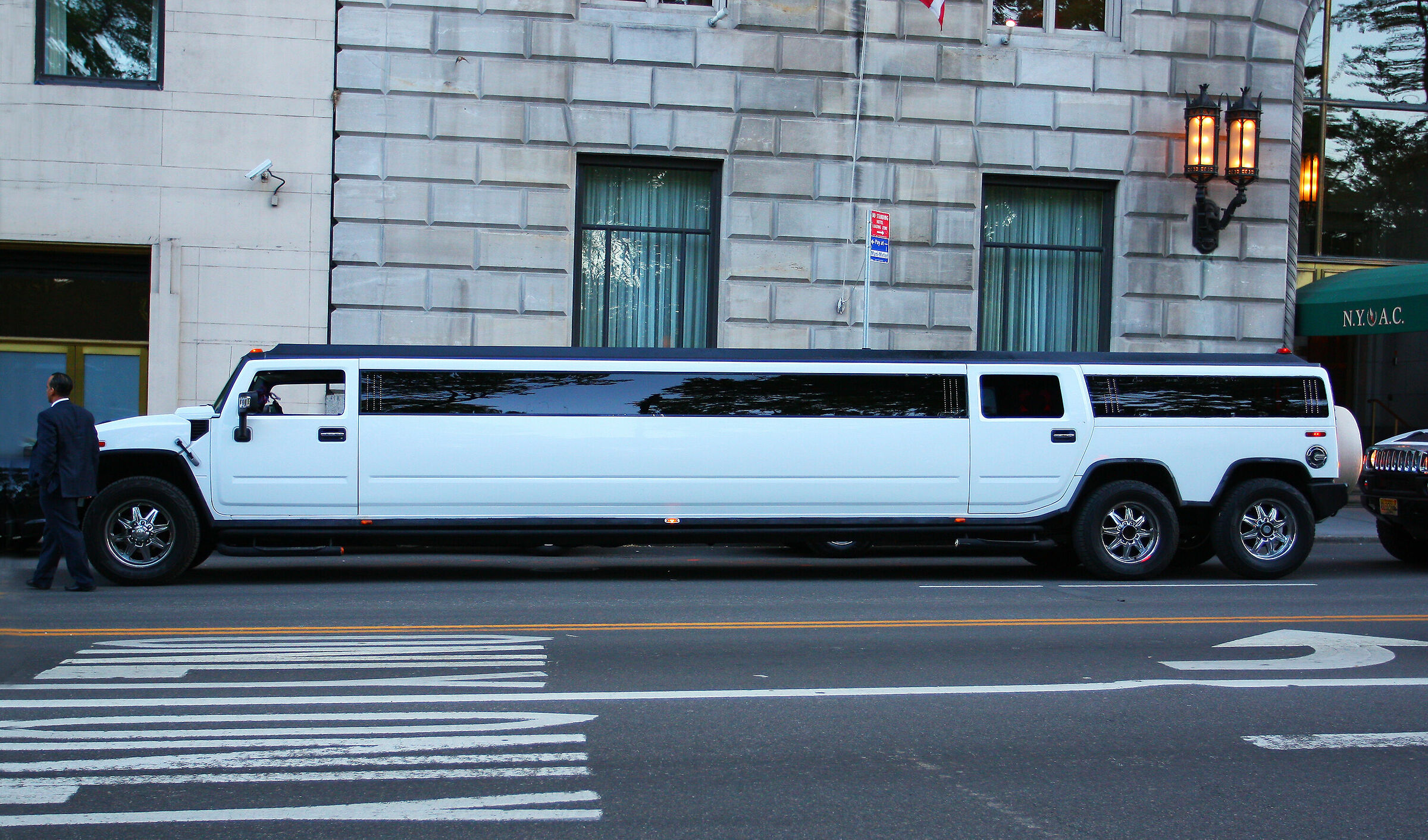 Hummer Limousine New York...