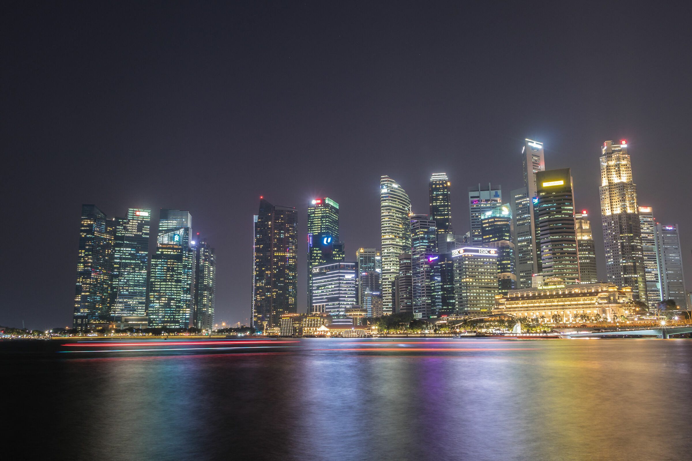 Skyline notturno di Singapore...