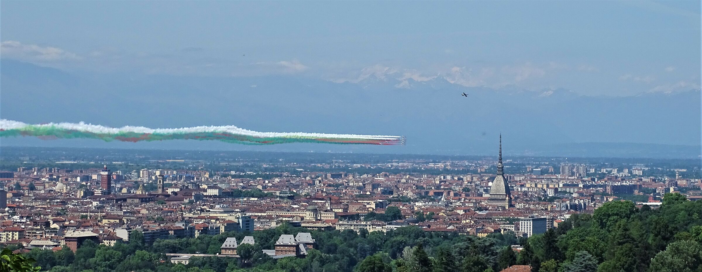 frecce tricolori su Torino 25-05-2020...
