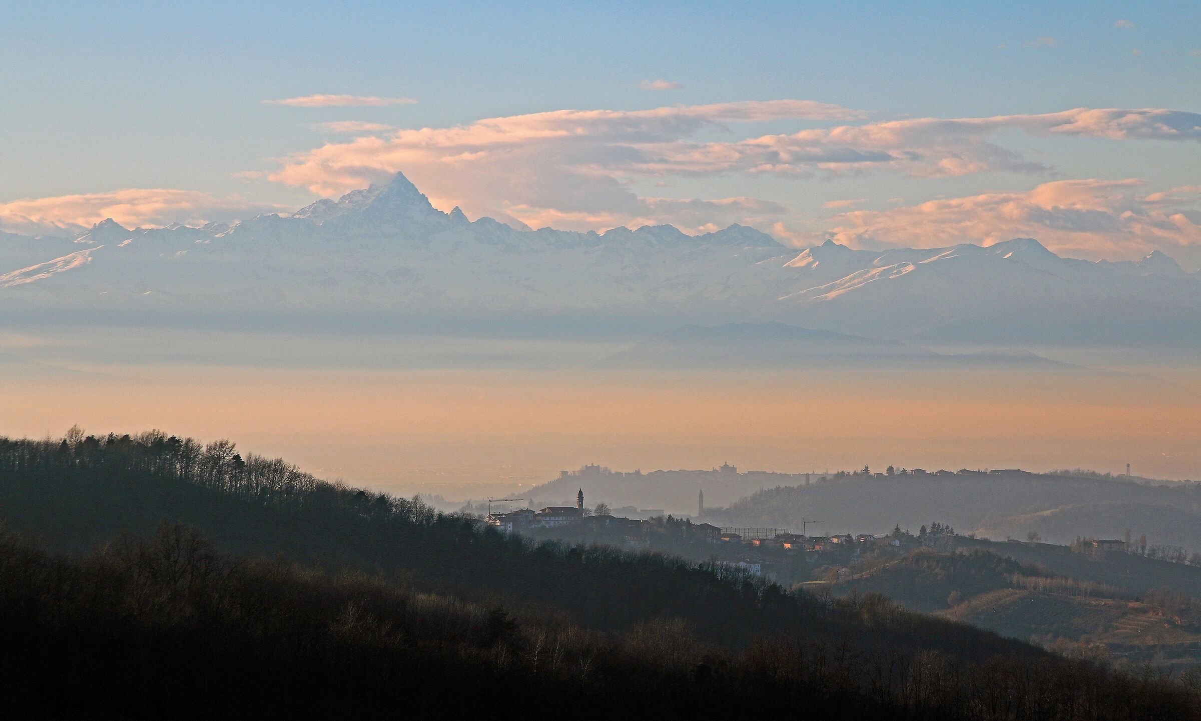 Winter: Langhe with Alps in the background...