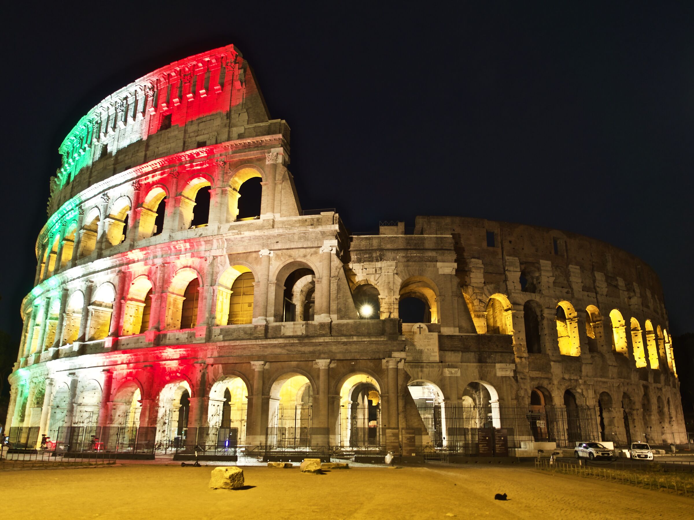 Colosseo feat italian flag...