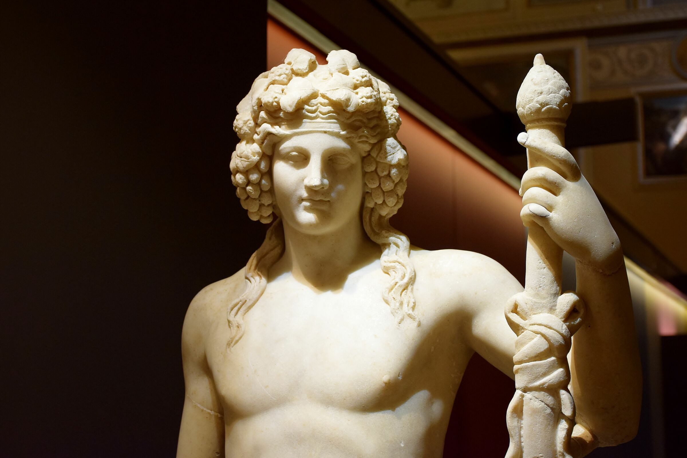 Museo Archeologico - Dioniso coronato di grappoli...