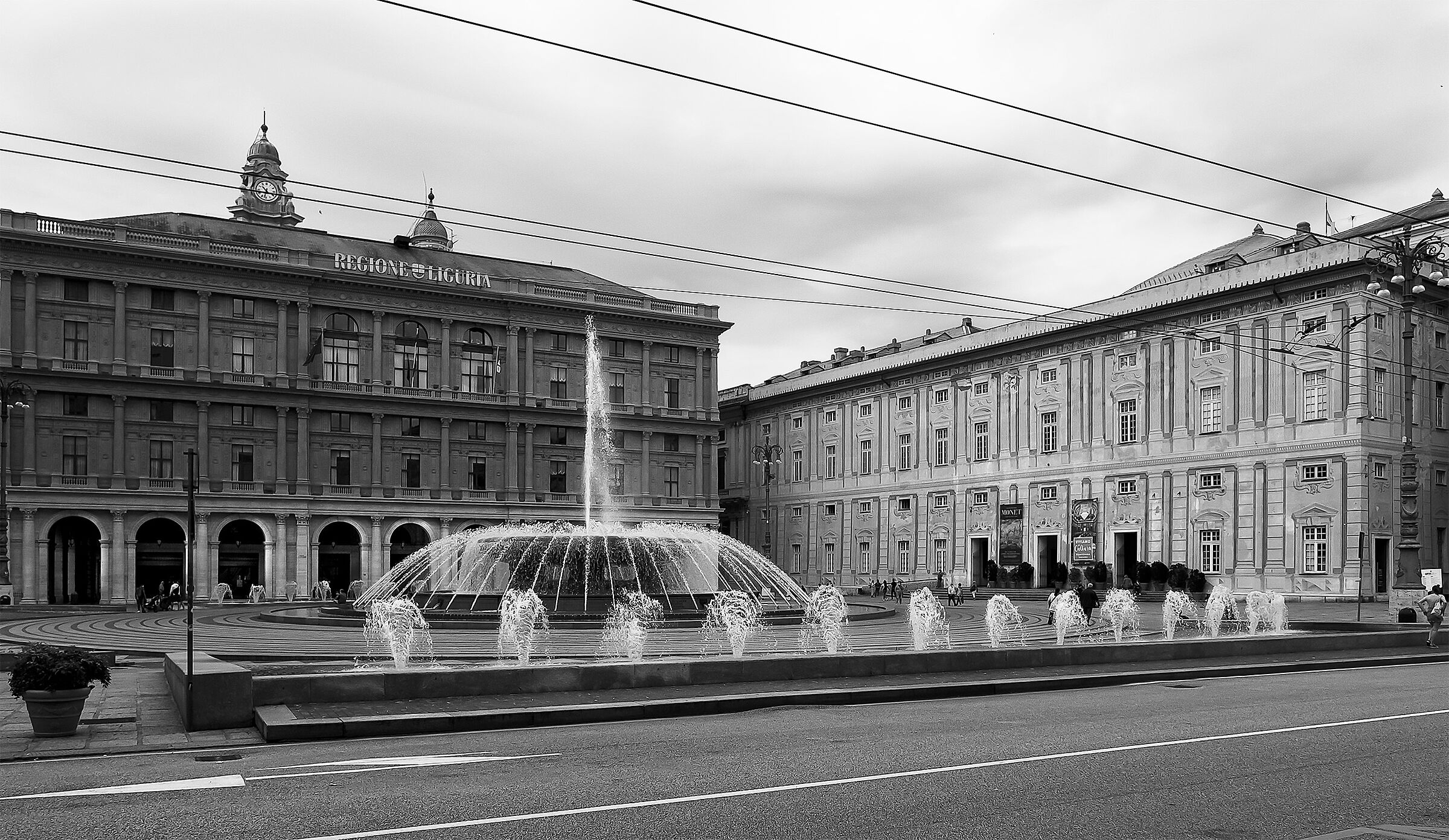 Genoa - Piazza De Ferrari - glimpse...
