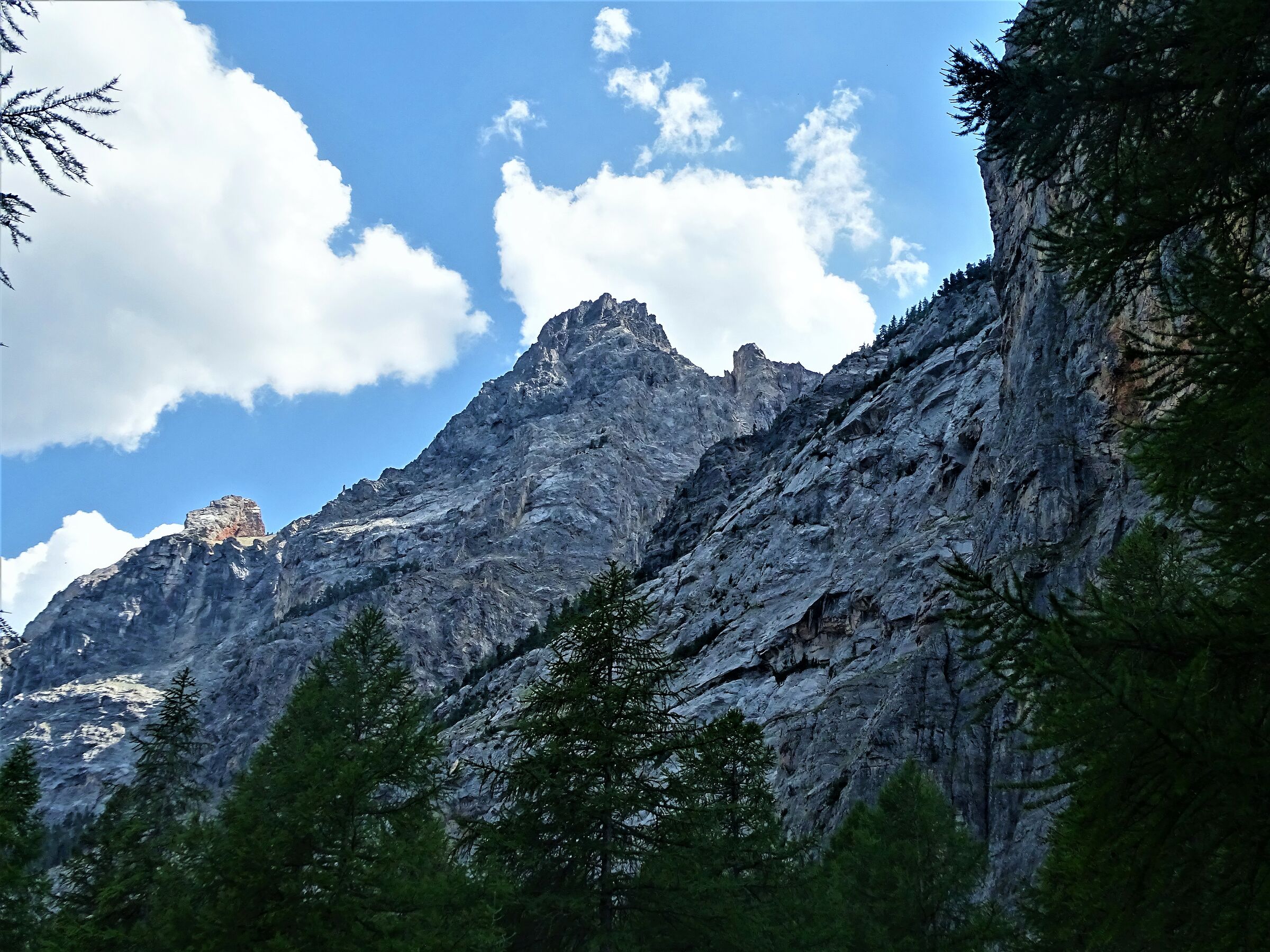 narrow valley mountain bardoncchia.....