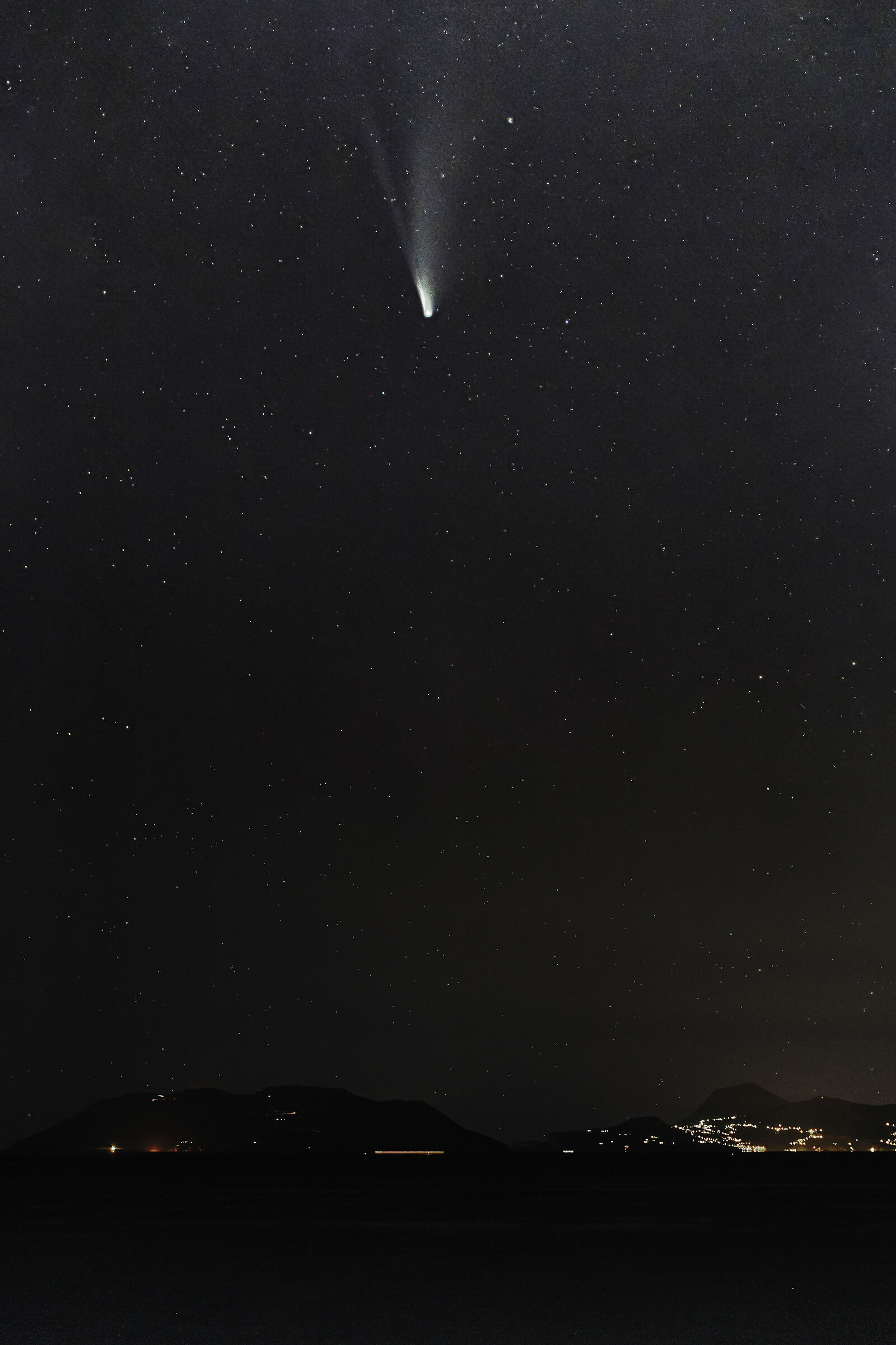 Cometa Neowise sulle Eolie (versione 2)...