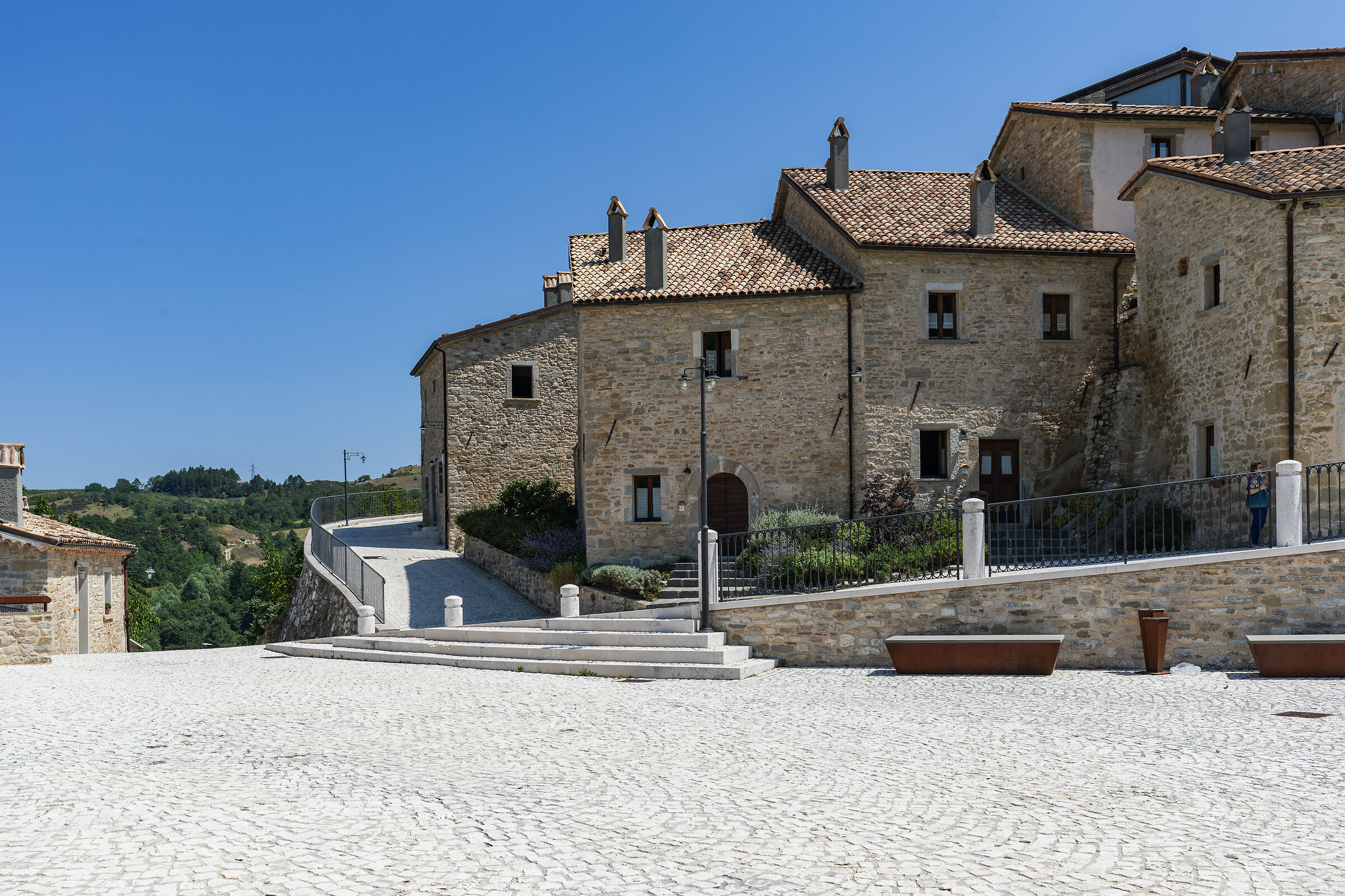 Castel del Giudice-Borgotufi...