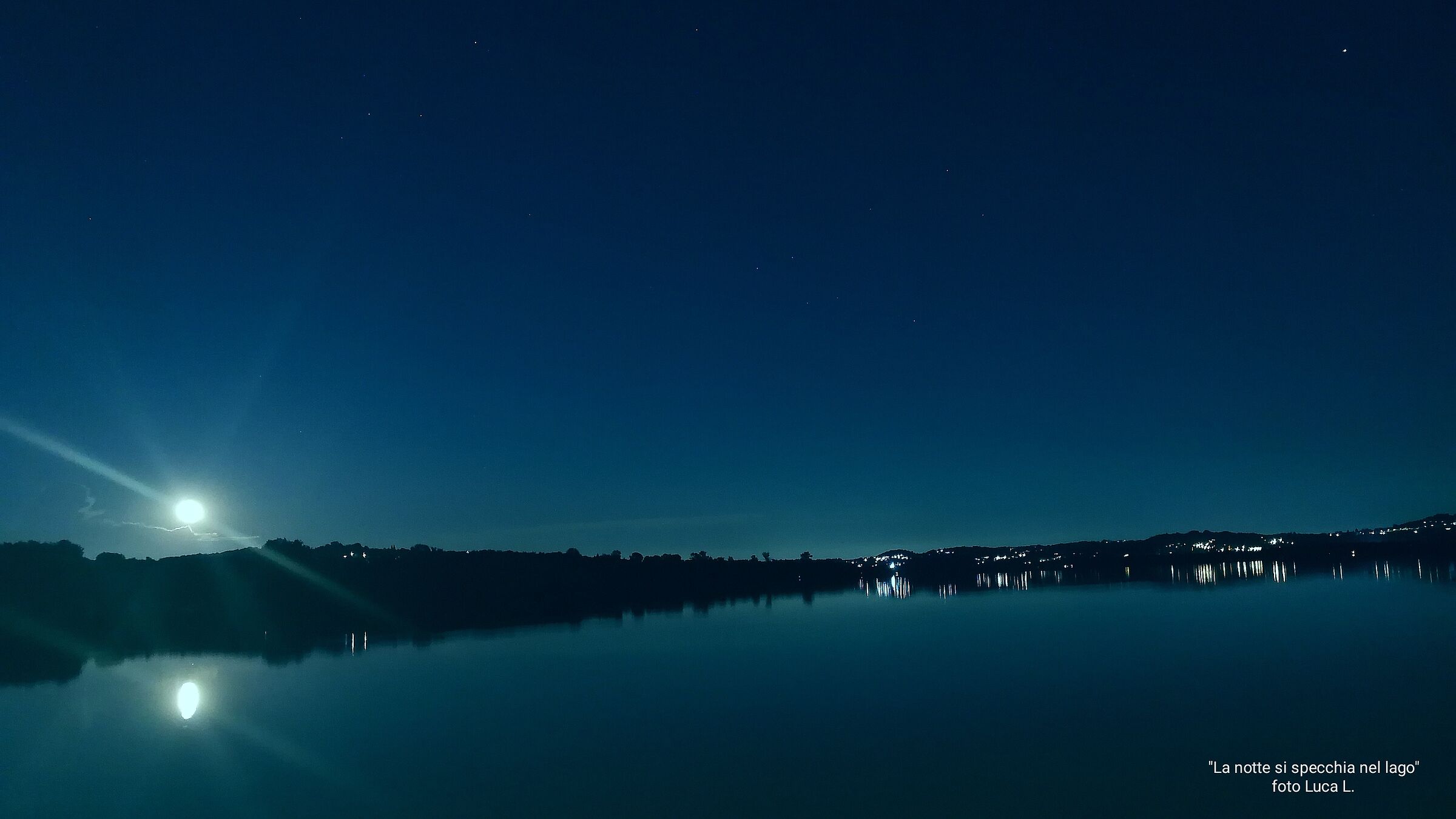 La notte si specchia nel lago...