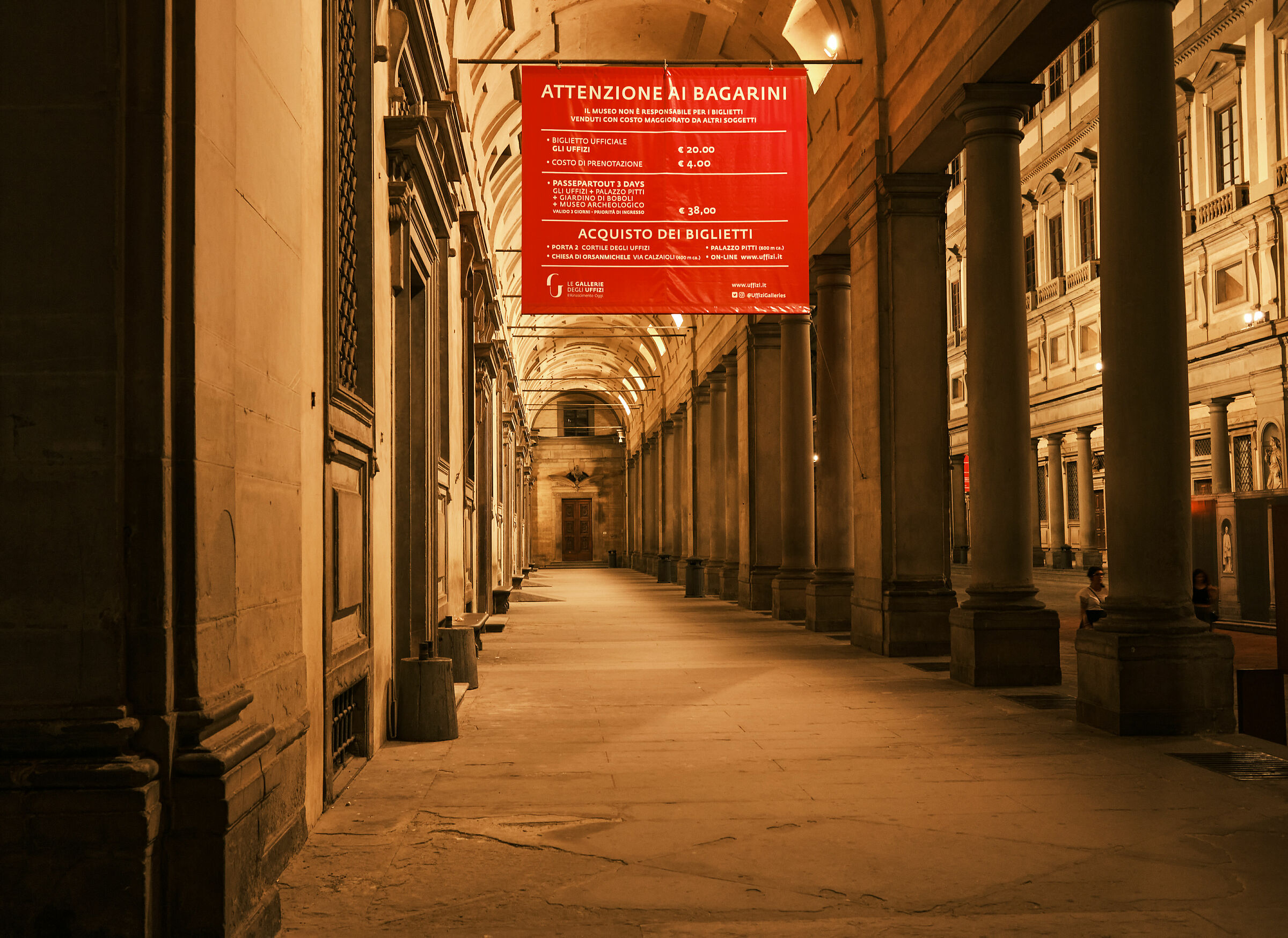 Uffizi: closed for "lockdown"...