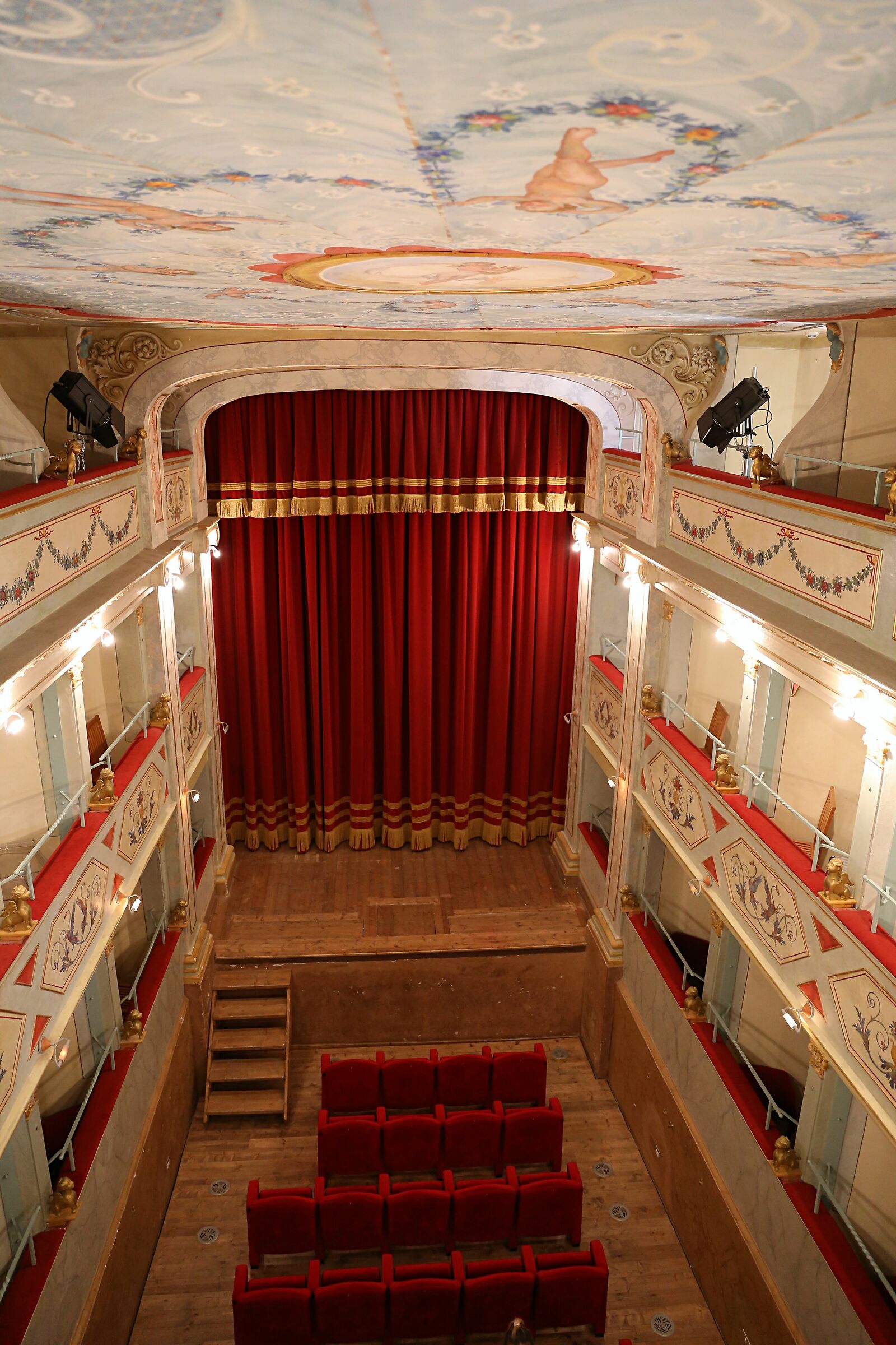 Apollo Mondavio Theatre (Pu)...