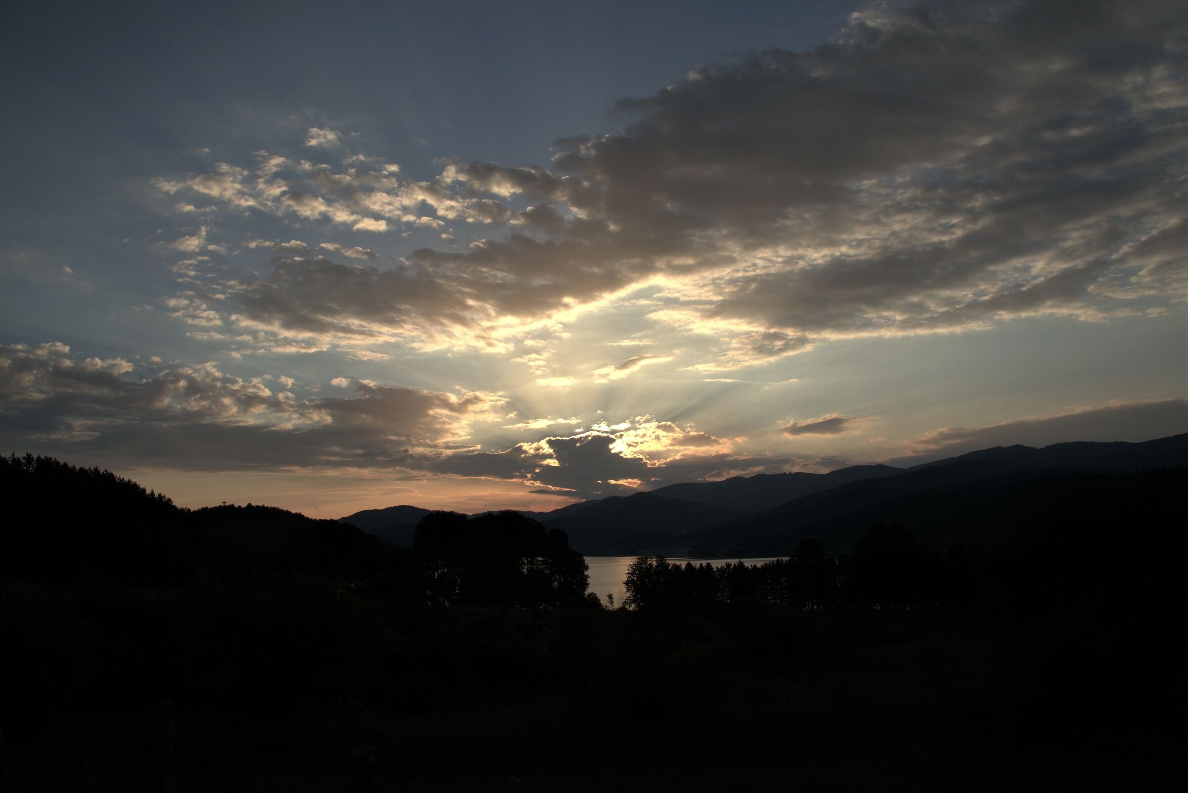tramonto lago Arvo...