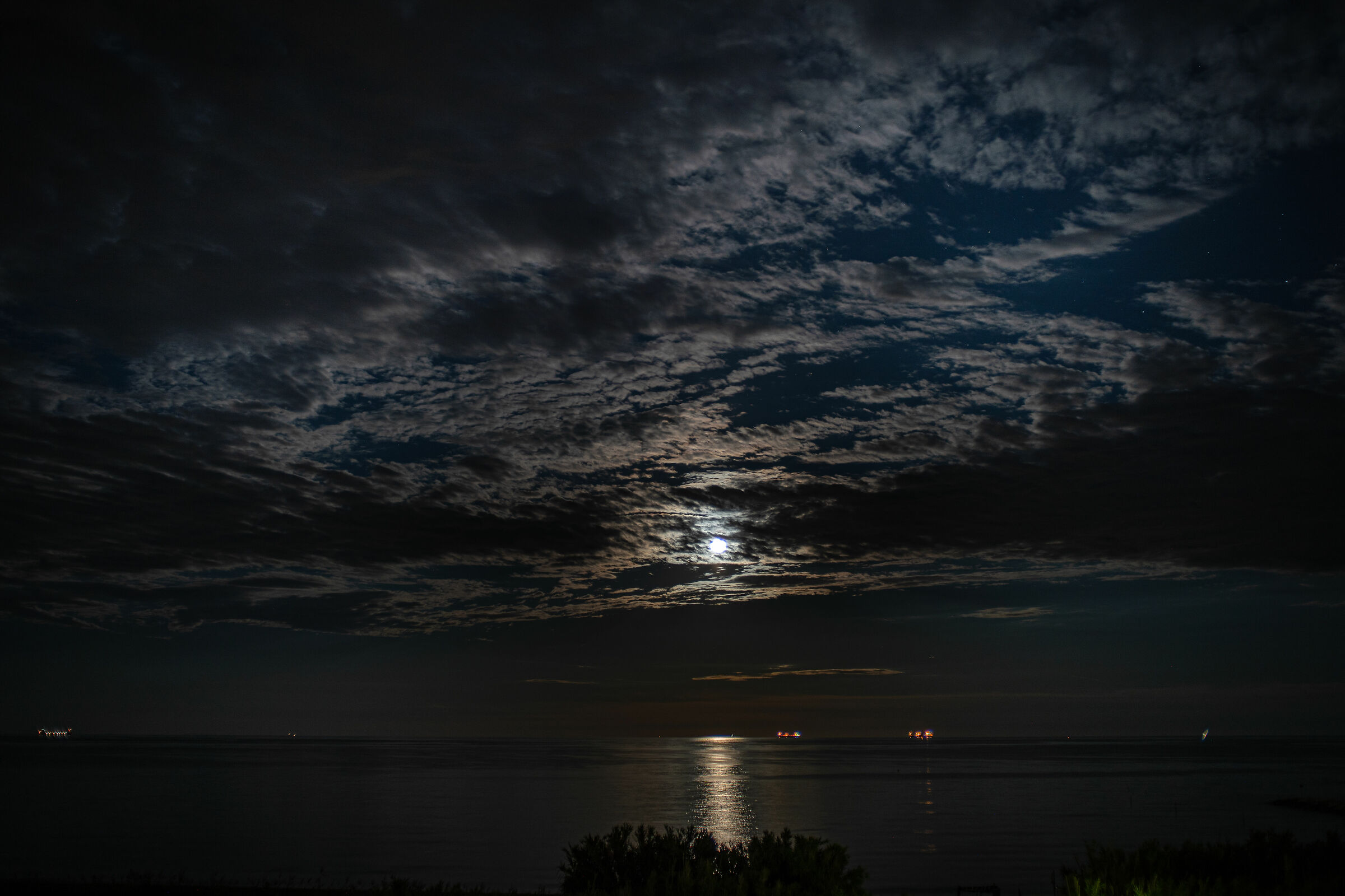 Look at that moon... look at that sea.......