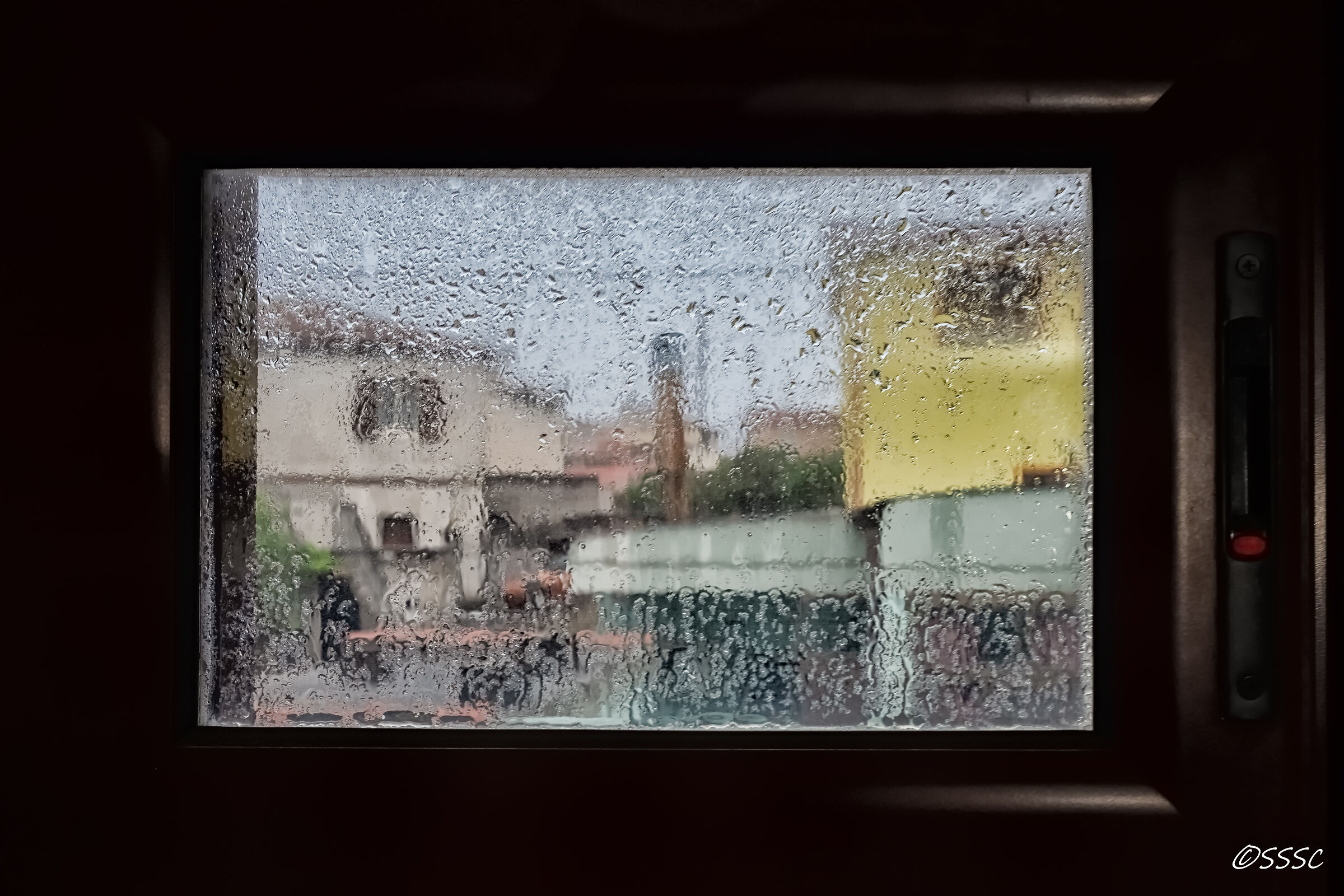 Pioggia sulla finestra...
