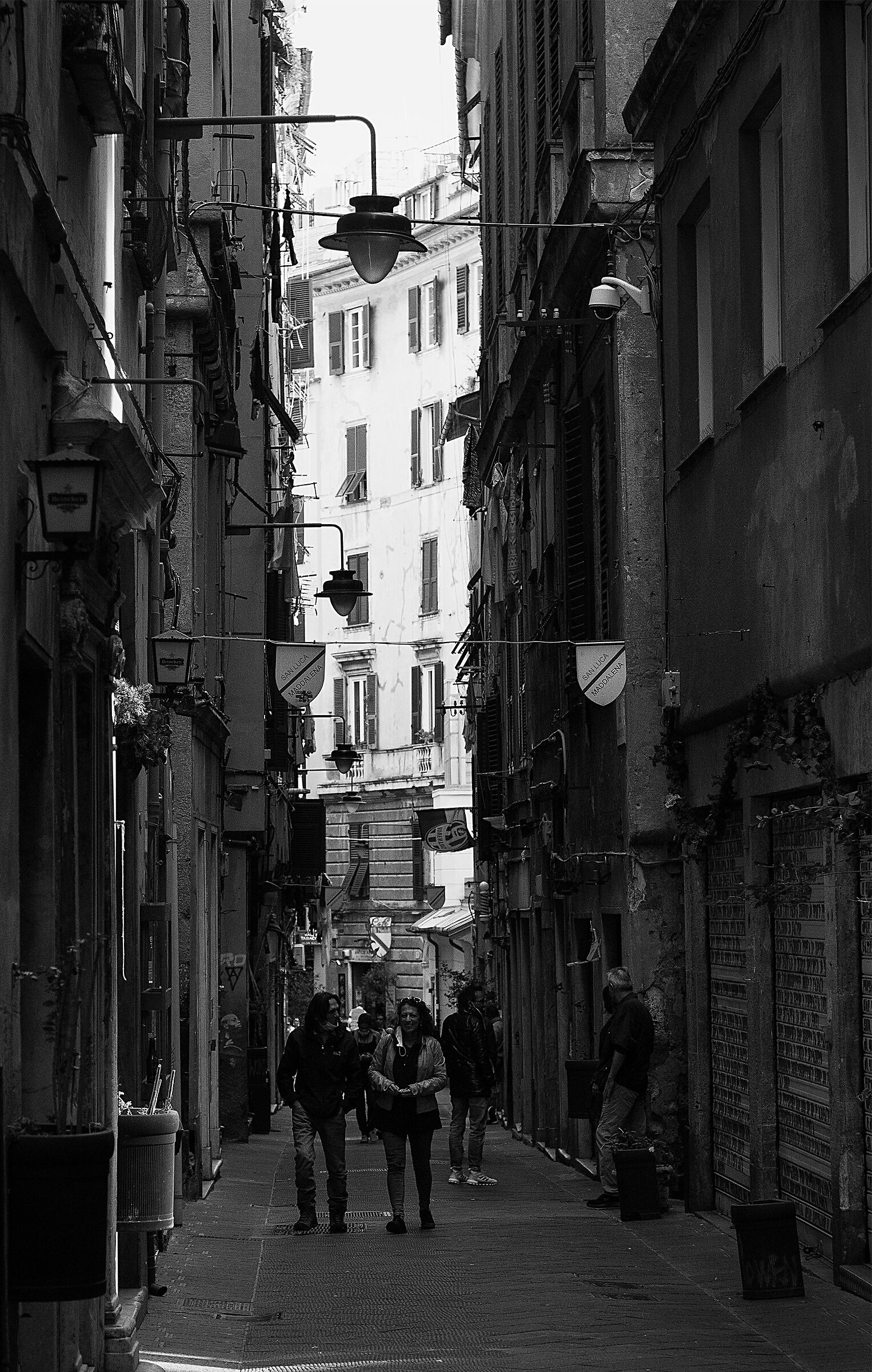 Genova - Centro storico- Via della Maddalena...