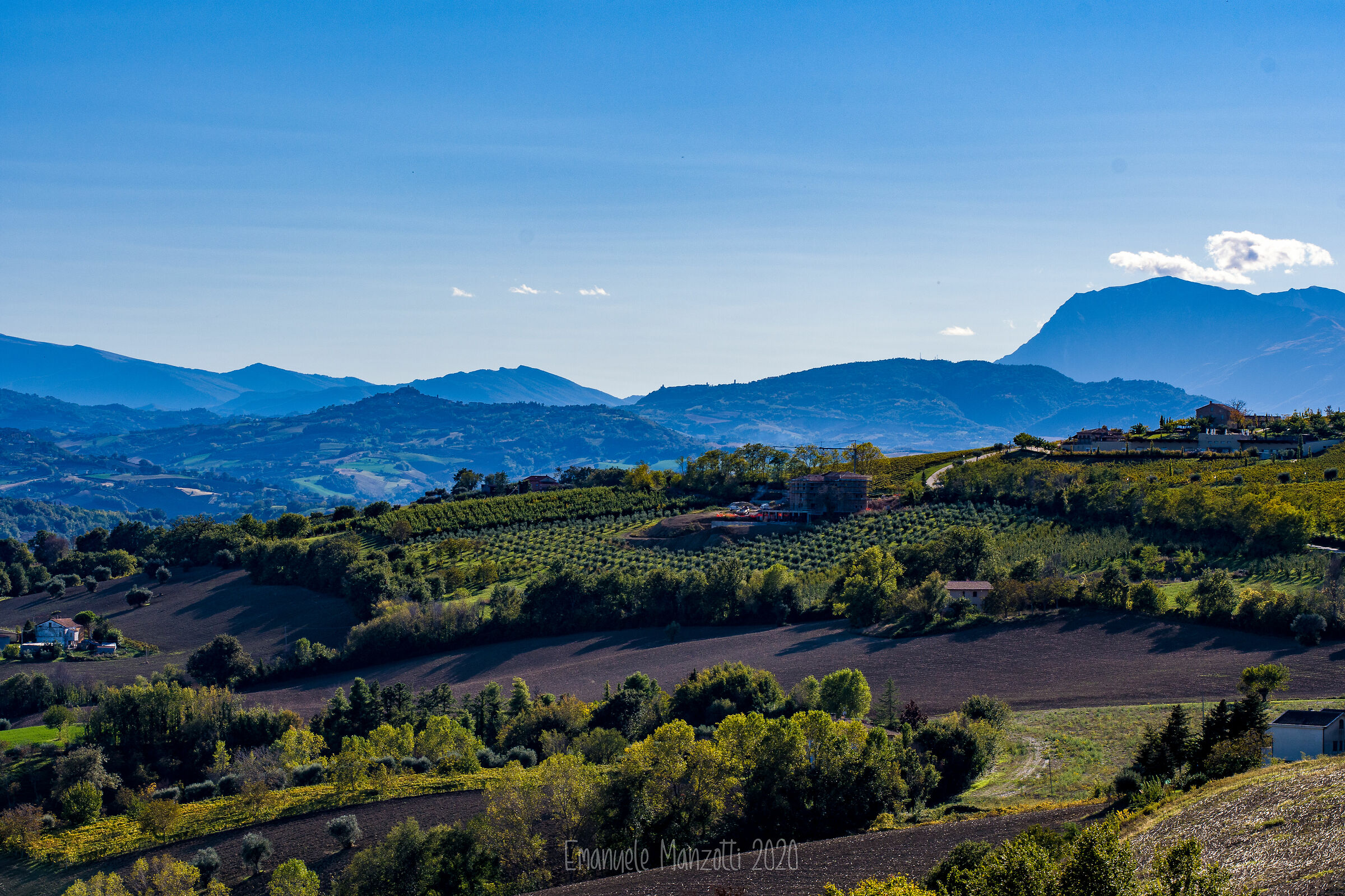 Il Monte Vettore che domina le colline fermane...