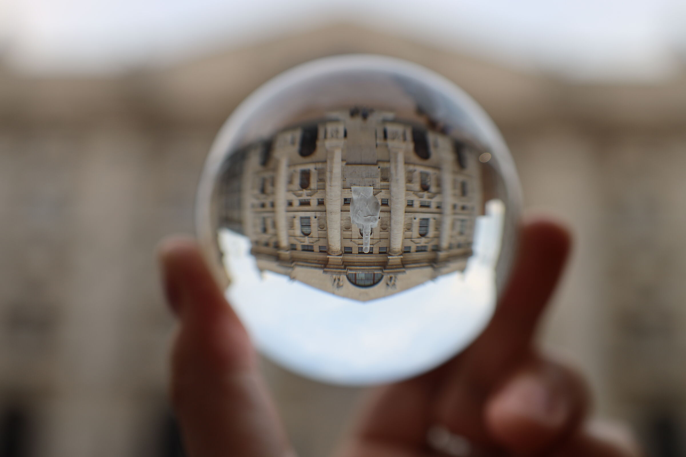 Crystal ball - Milan series - Business Square...