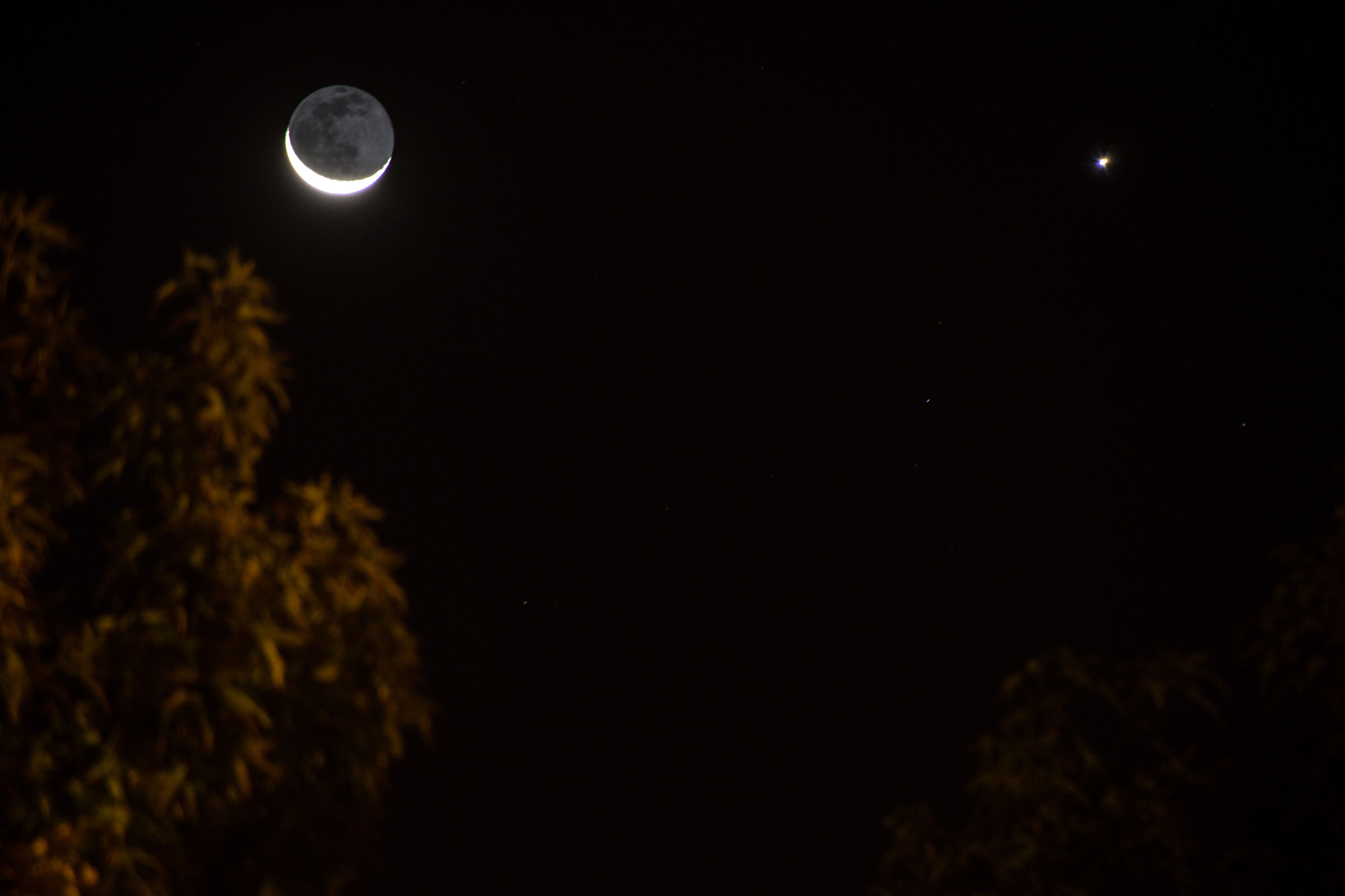Moon and Venus junction October 14, 2020...