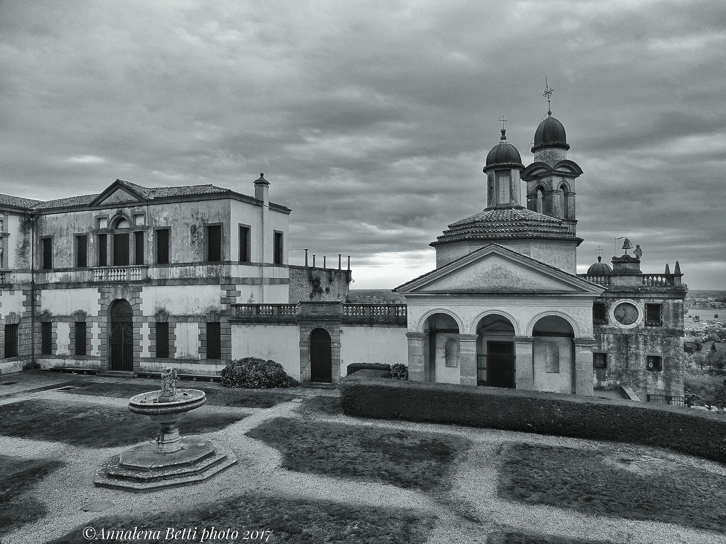 Villa Diodo in black and white ...