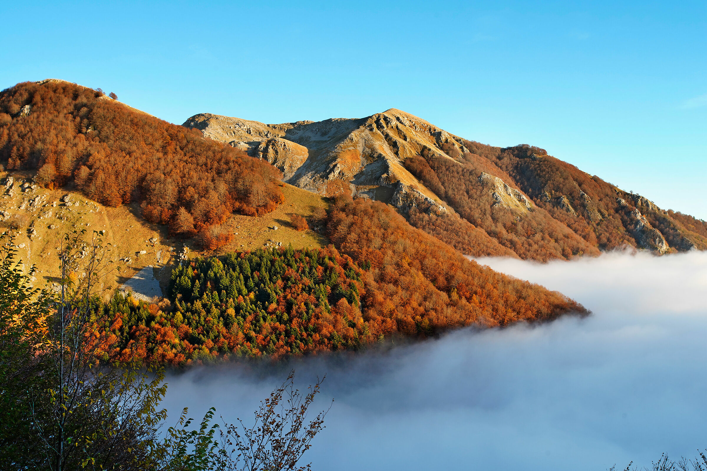 Monti d'Abruzzo nella nebbia - inversione termica...