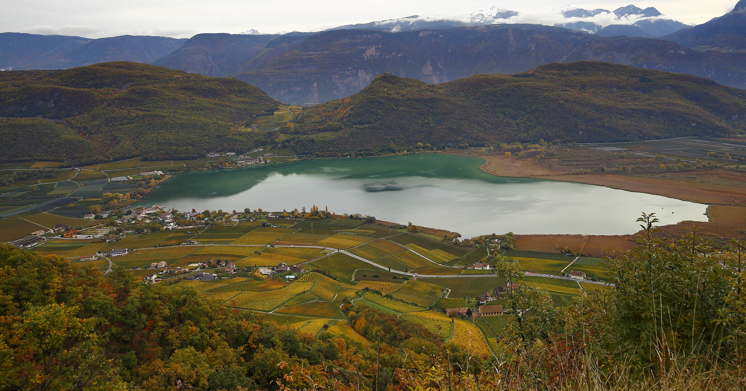 Lake Caldaro in autumn ...