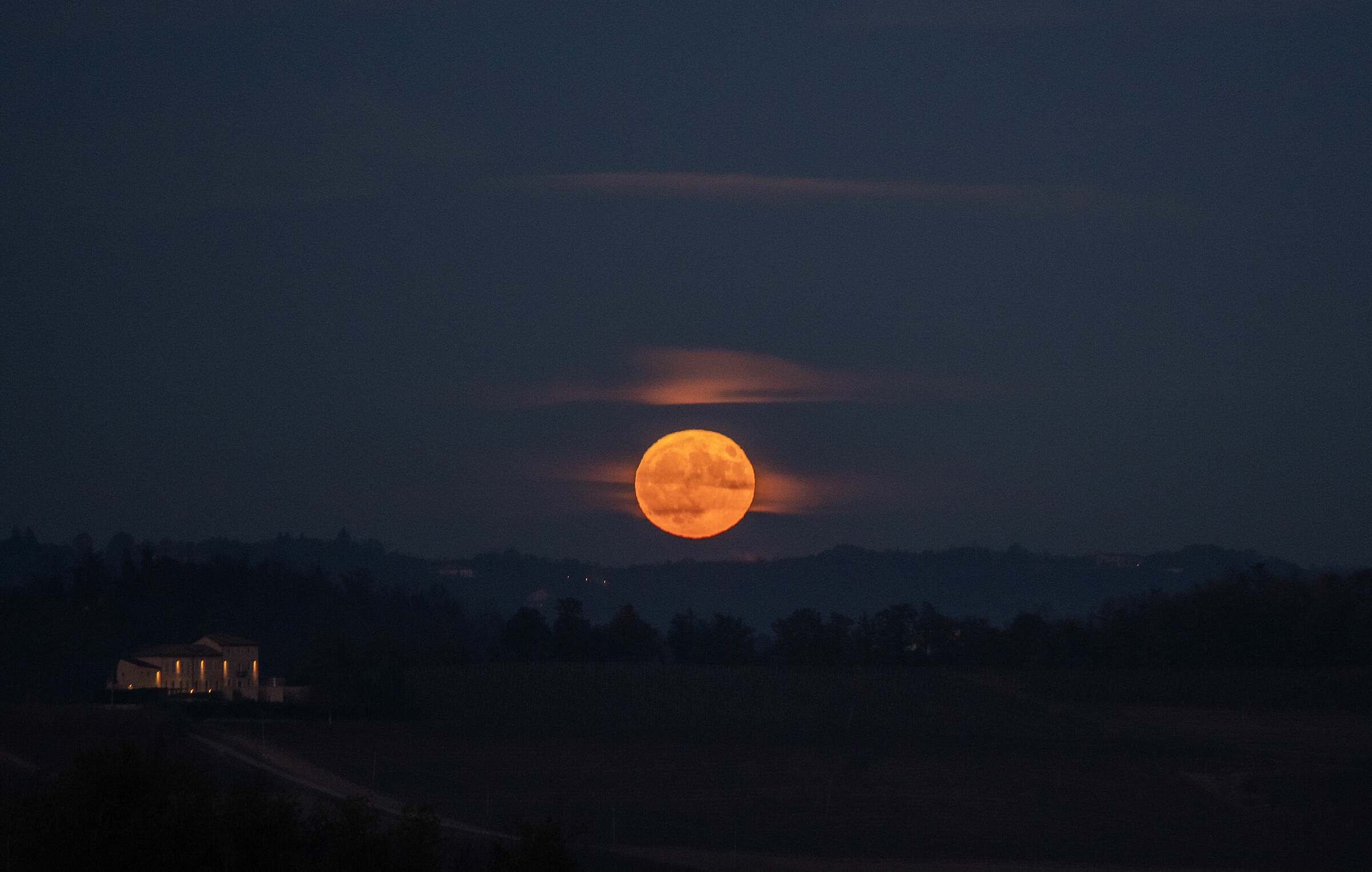rising moon Monferrato...