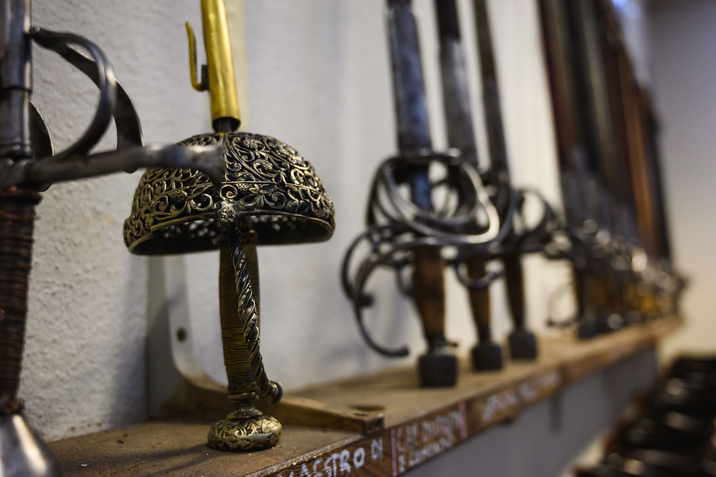 Handmade swords for the "Historic Football" in Florence...