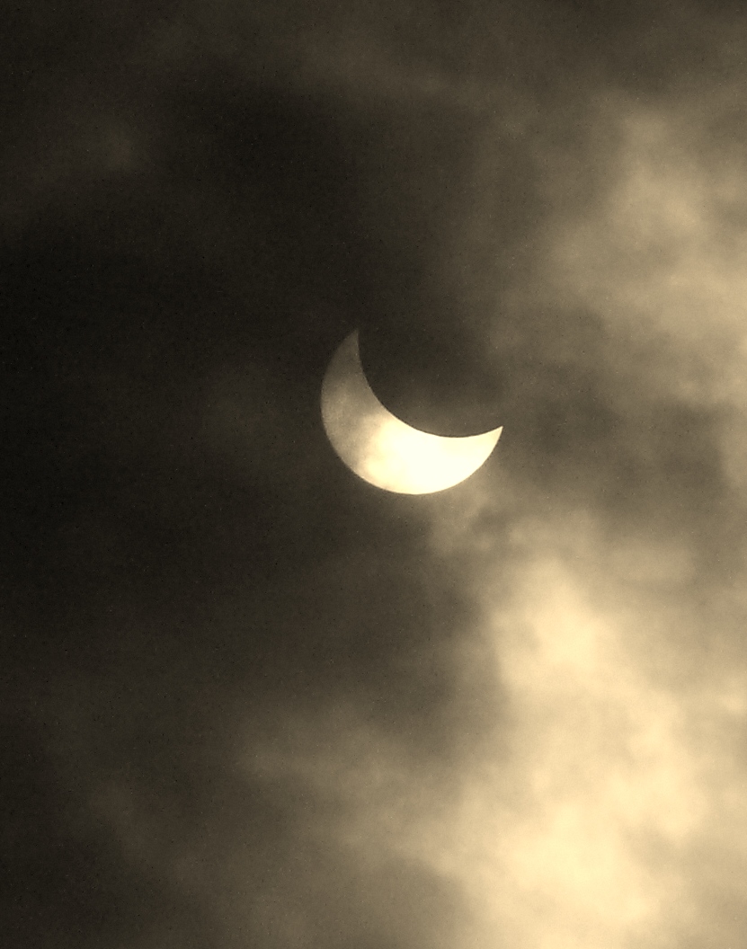 eclipse 21-3-15 DMC-TZ2 !/400s F11 46mm H11.15...