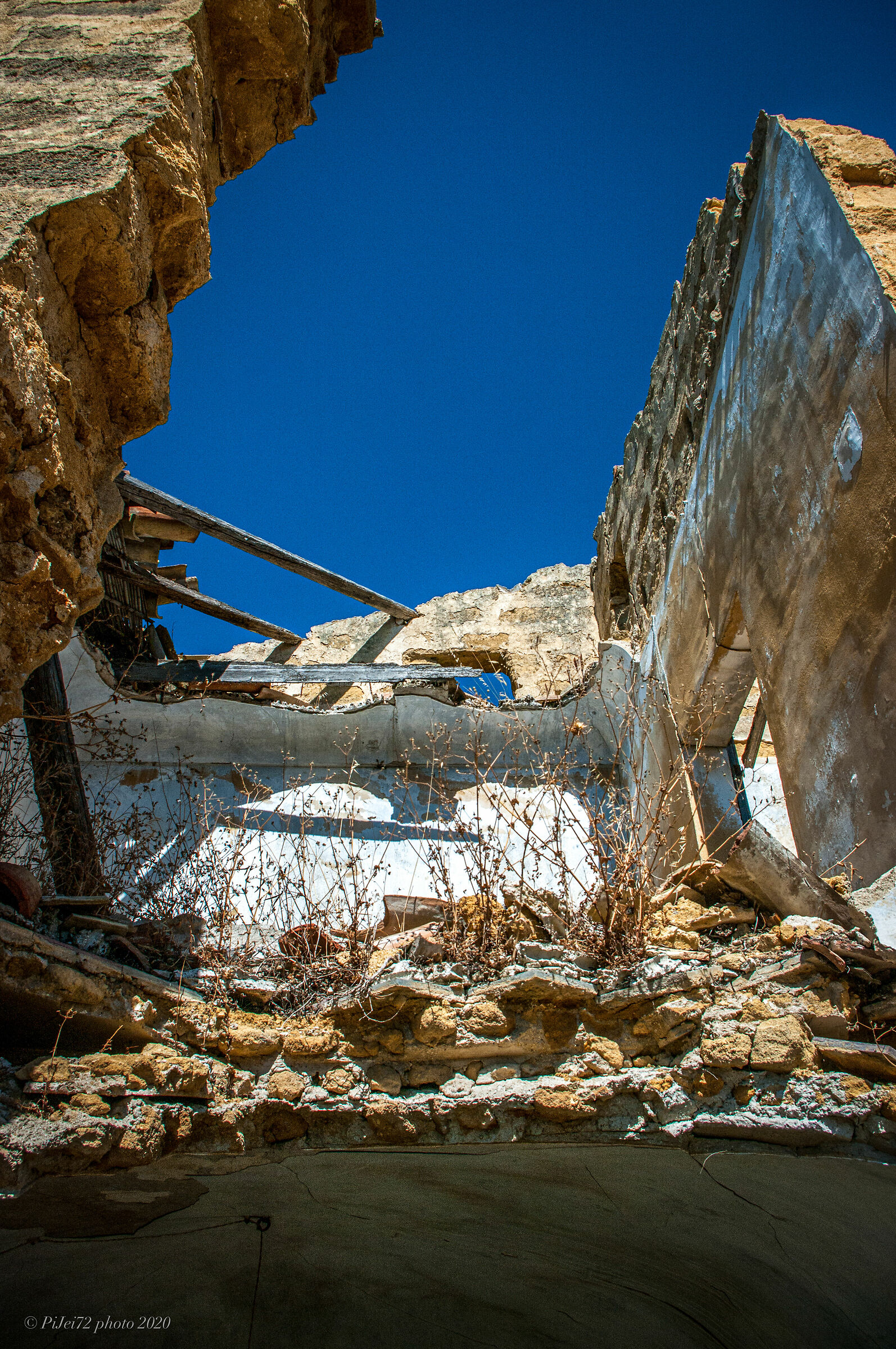 Santa Margherita in Belice - Ruins 08...