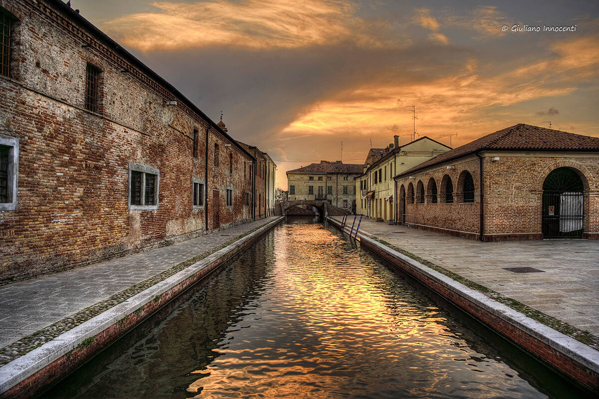 tramonto sui canali di Comacchio...