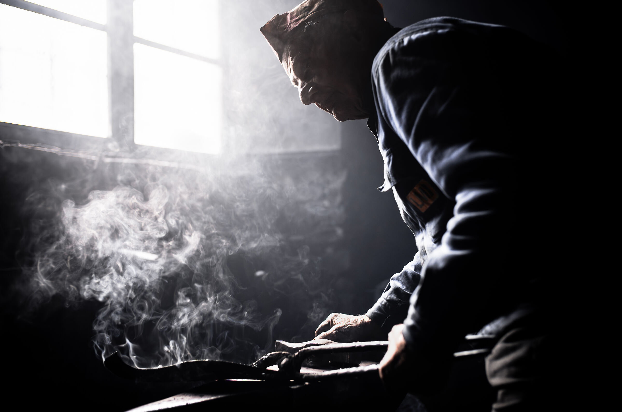 " The Old Blacksmith and the Refuge of Past Time "...