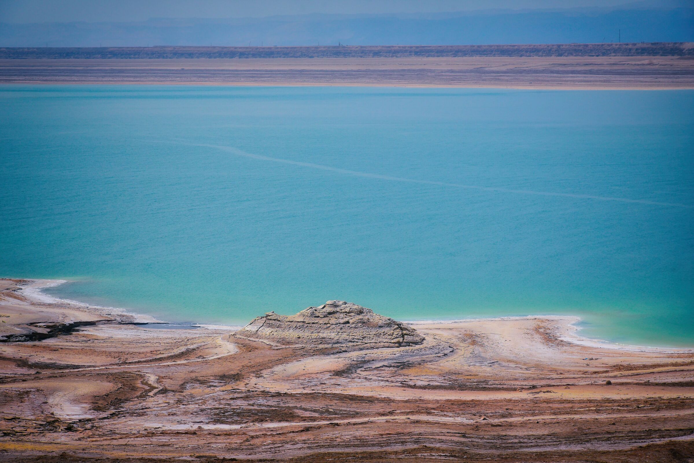 The contrasts of the Dead Sea ...