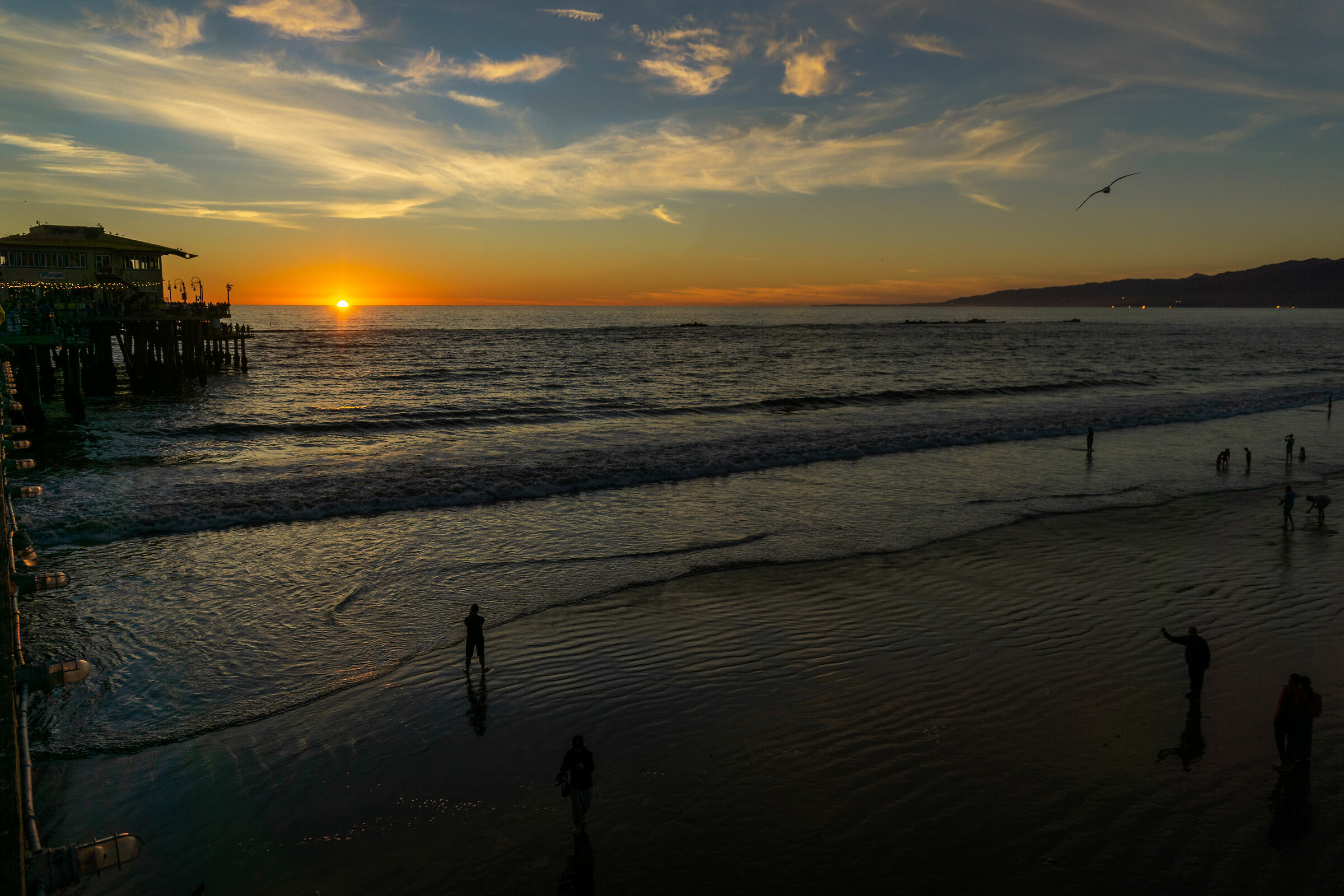 Tramonto sulla spiaggia al Santa Monica Pier...