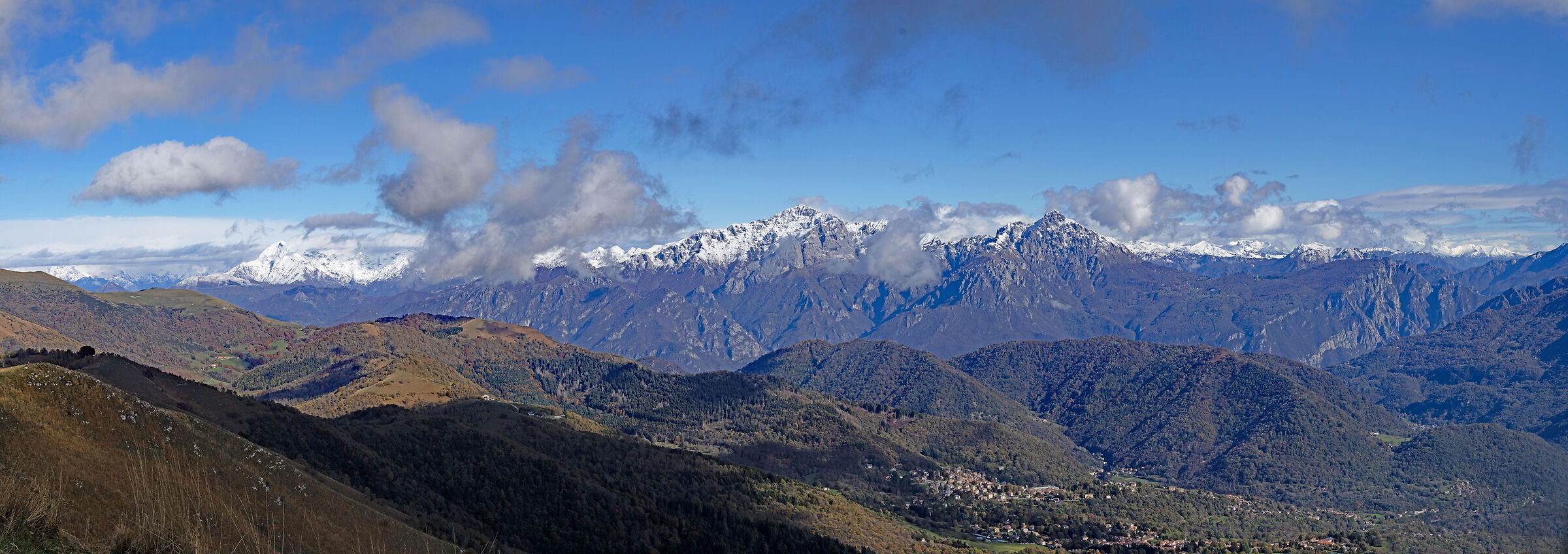 Panoramic view from Mount Palanzone (CO)...