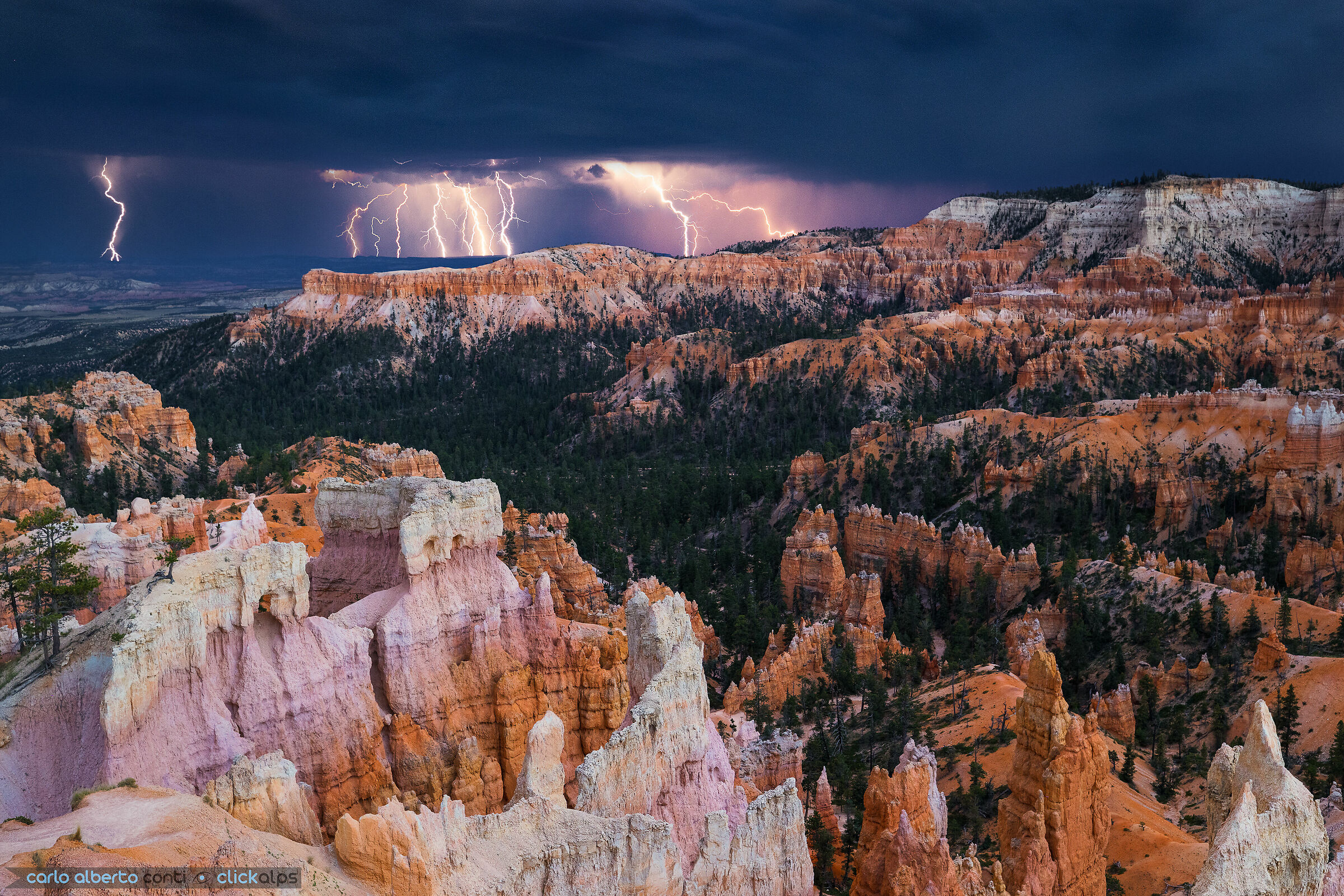 Lightning at Bryce Canyon...
