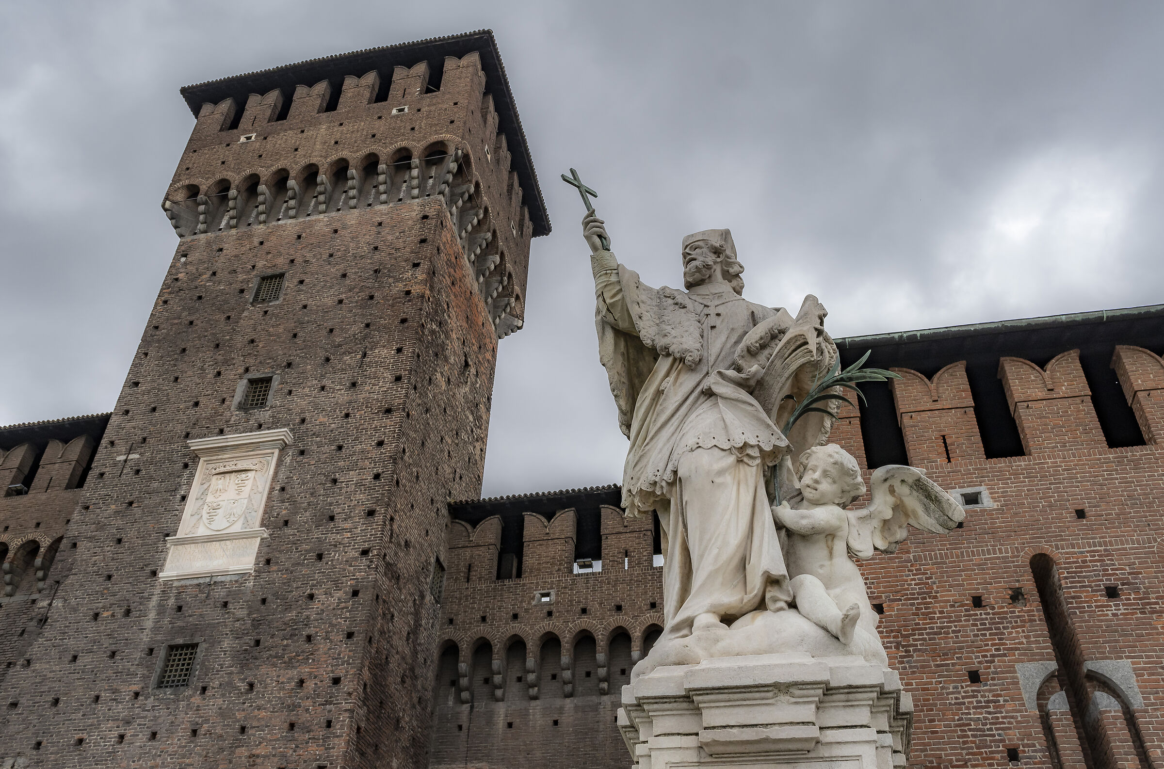 Statua di San Giovanni Nepomuceno e Torre di Bona - 1...