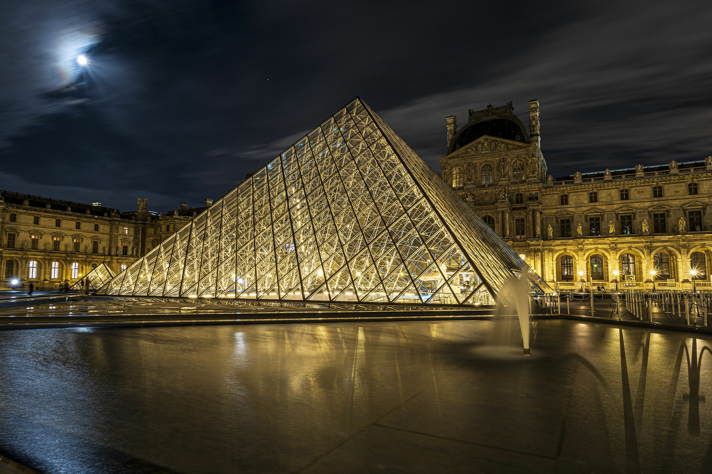 Piramide del Louvre...