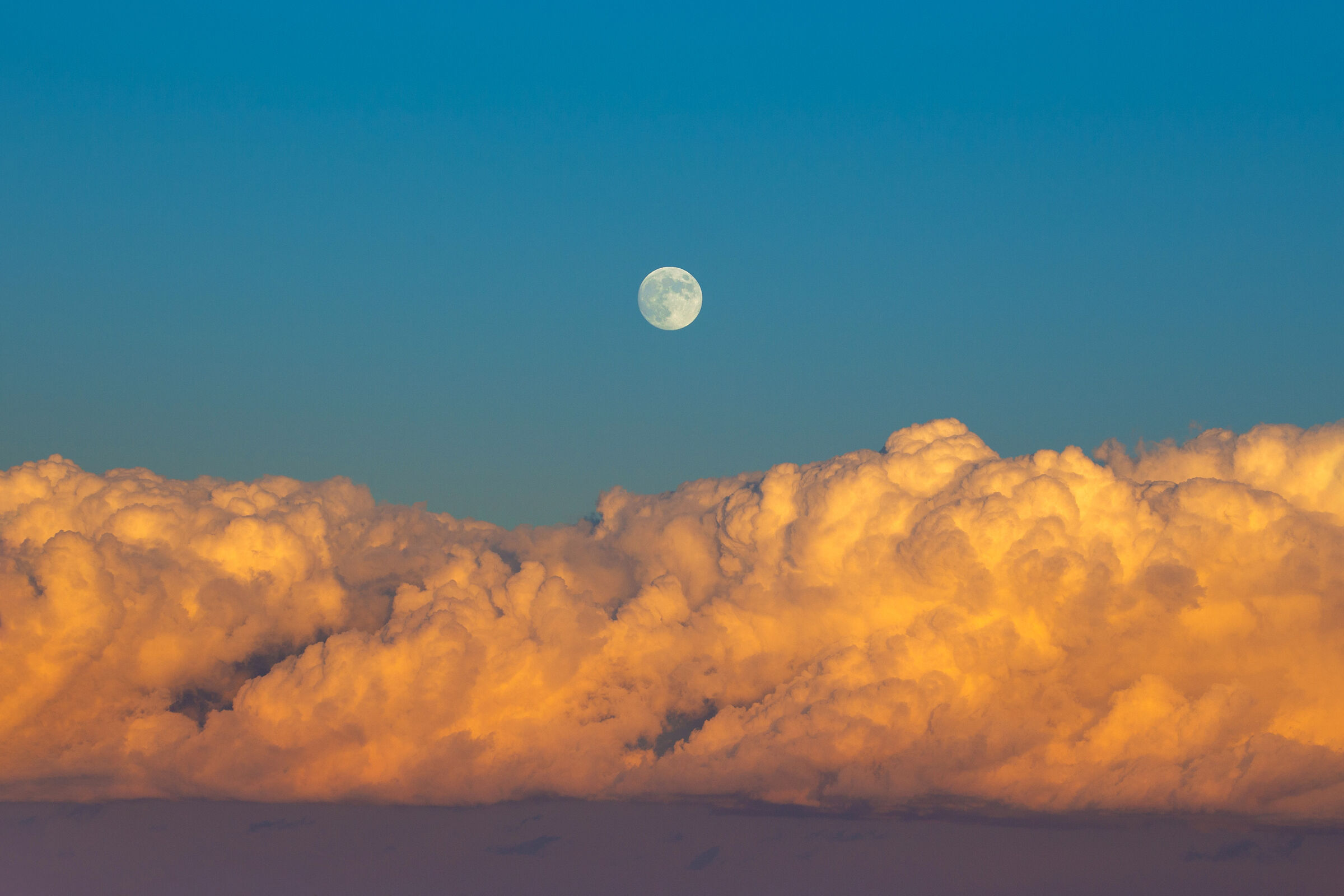 La luna sulle nuvole...