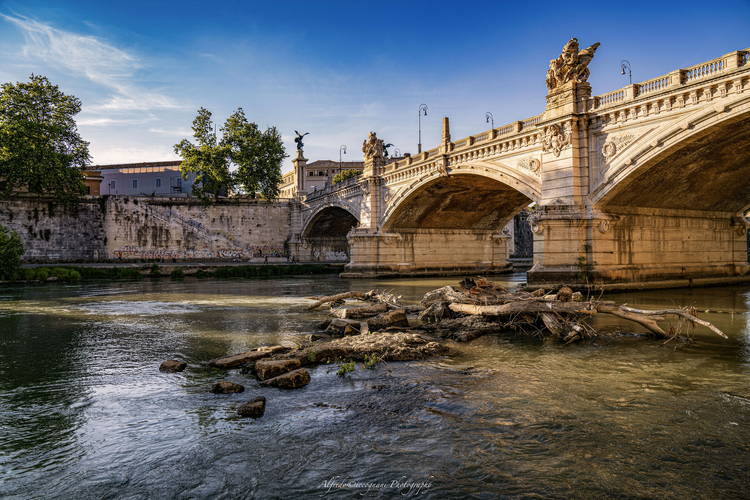 Vittorio Emanuele II Bridge...