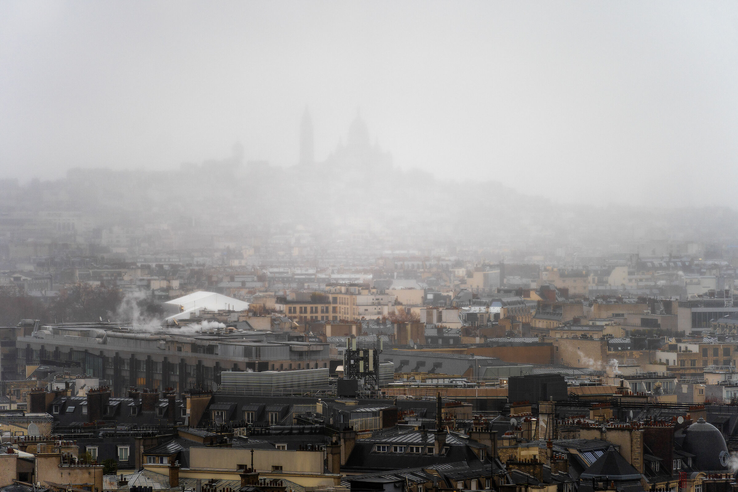 Sacré-Cœur, Montmartre and fog...